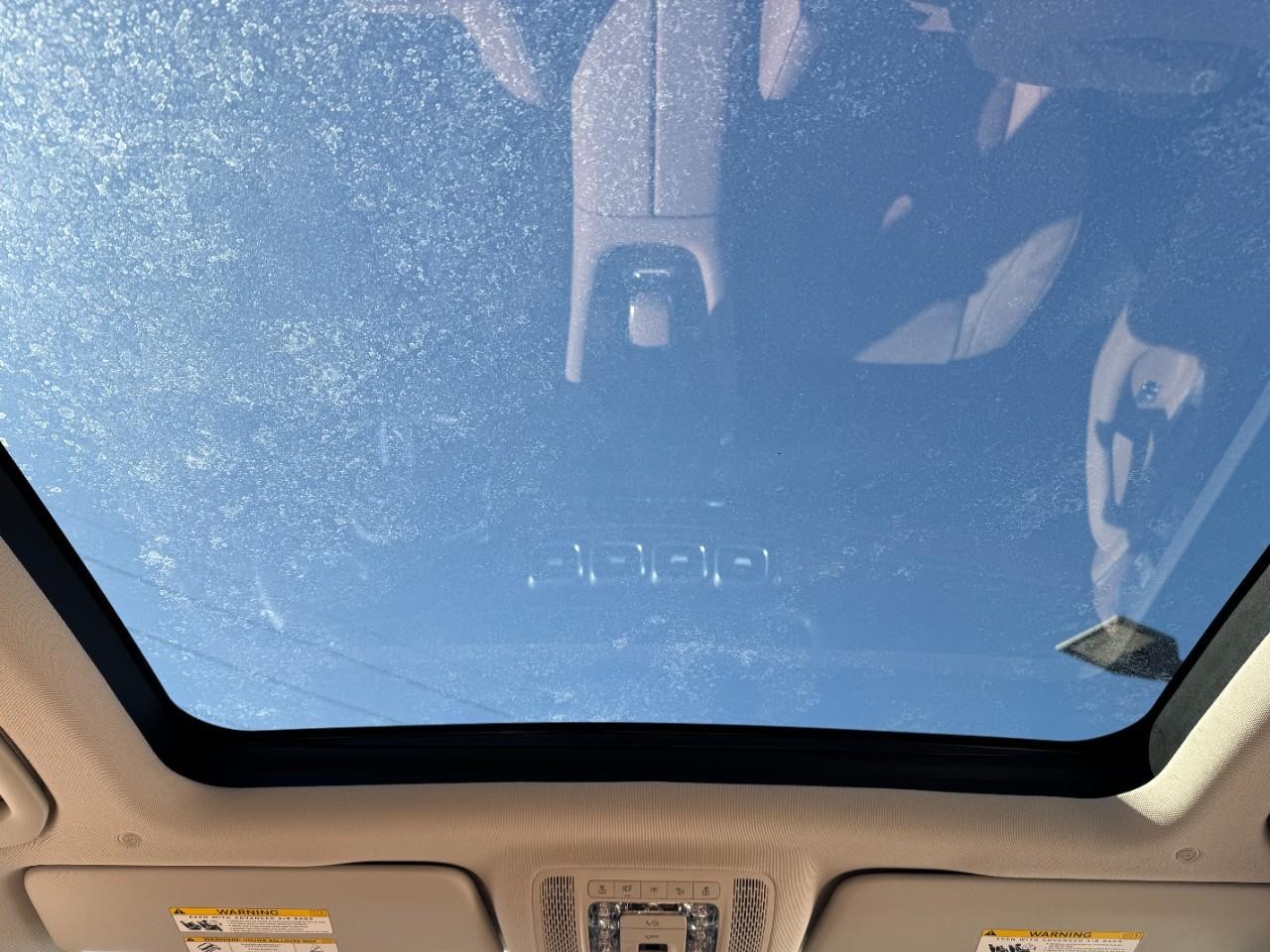 Mercedes-Benz GLS Vehicle Full-screen Gallery Image 14