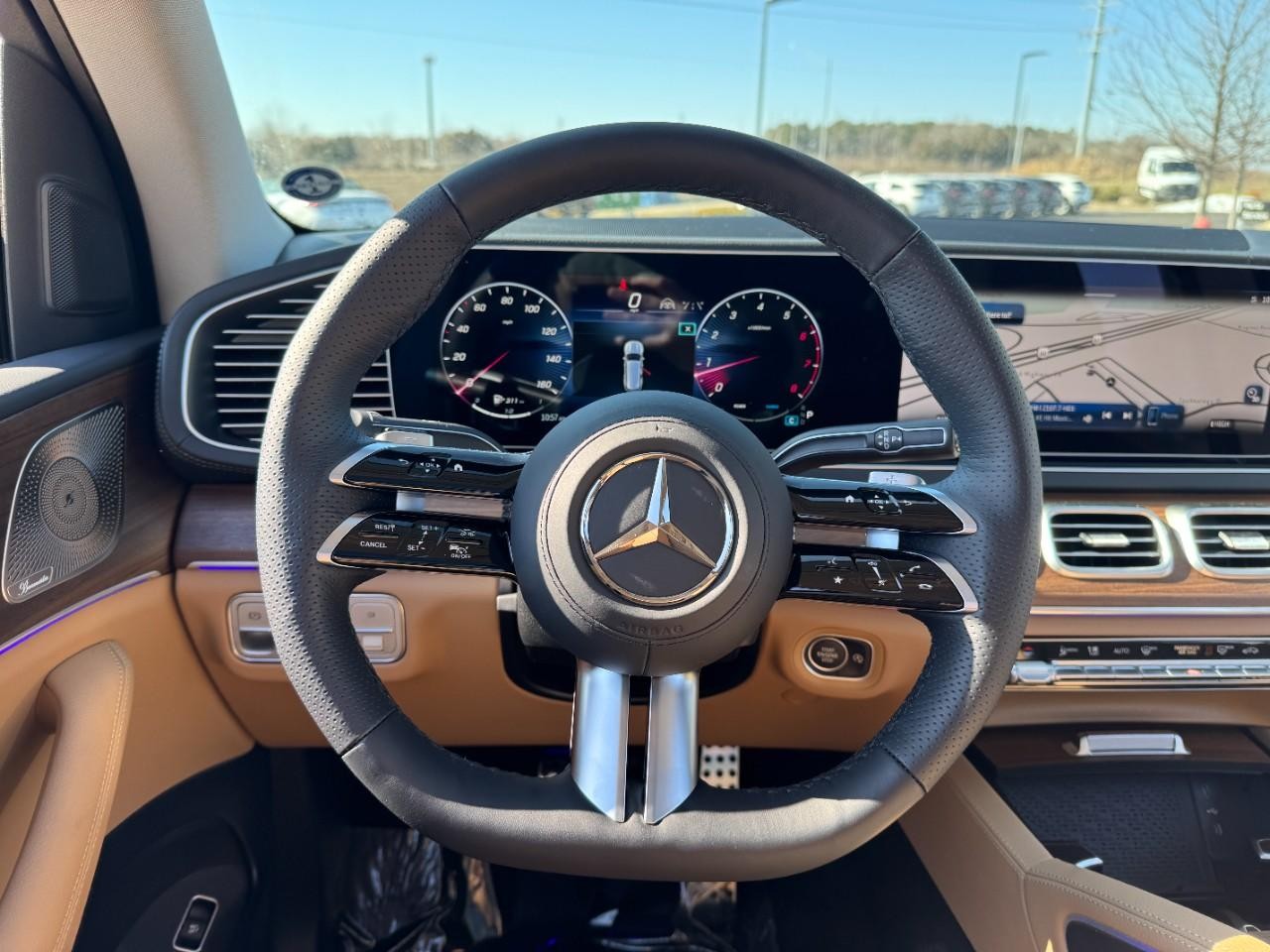 Mercedes-Benz GLS Vehicle Full-screen Gallery Image 16