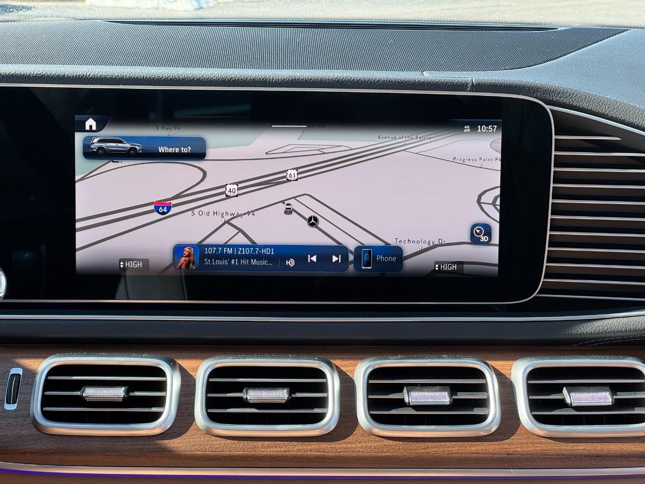 Mercedes-Benz GLS Vehicle Full-screen Gallery Image 17