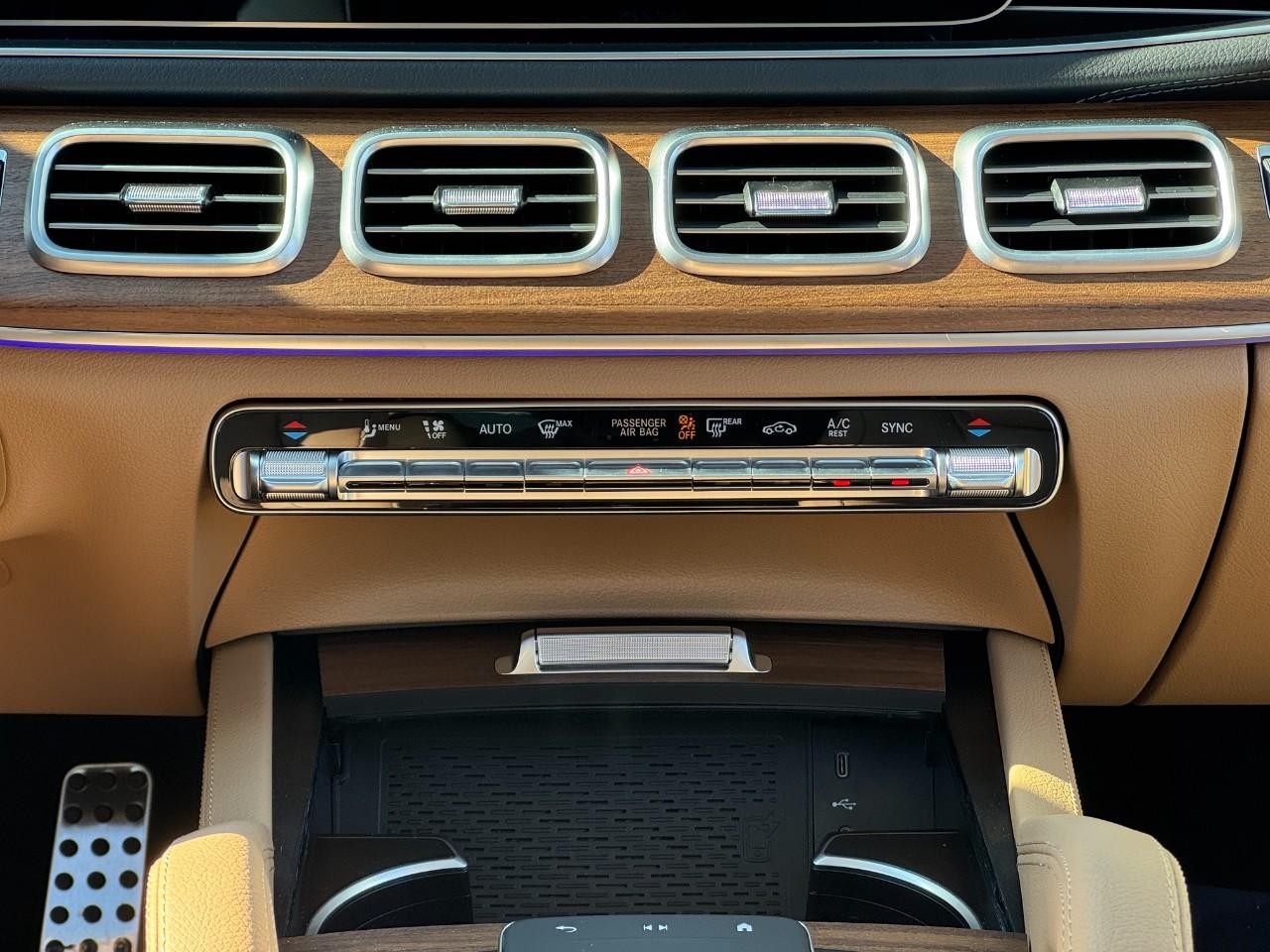 Mercedes-Benz GLS Vehicle Full-screen Gallery Image 18