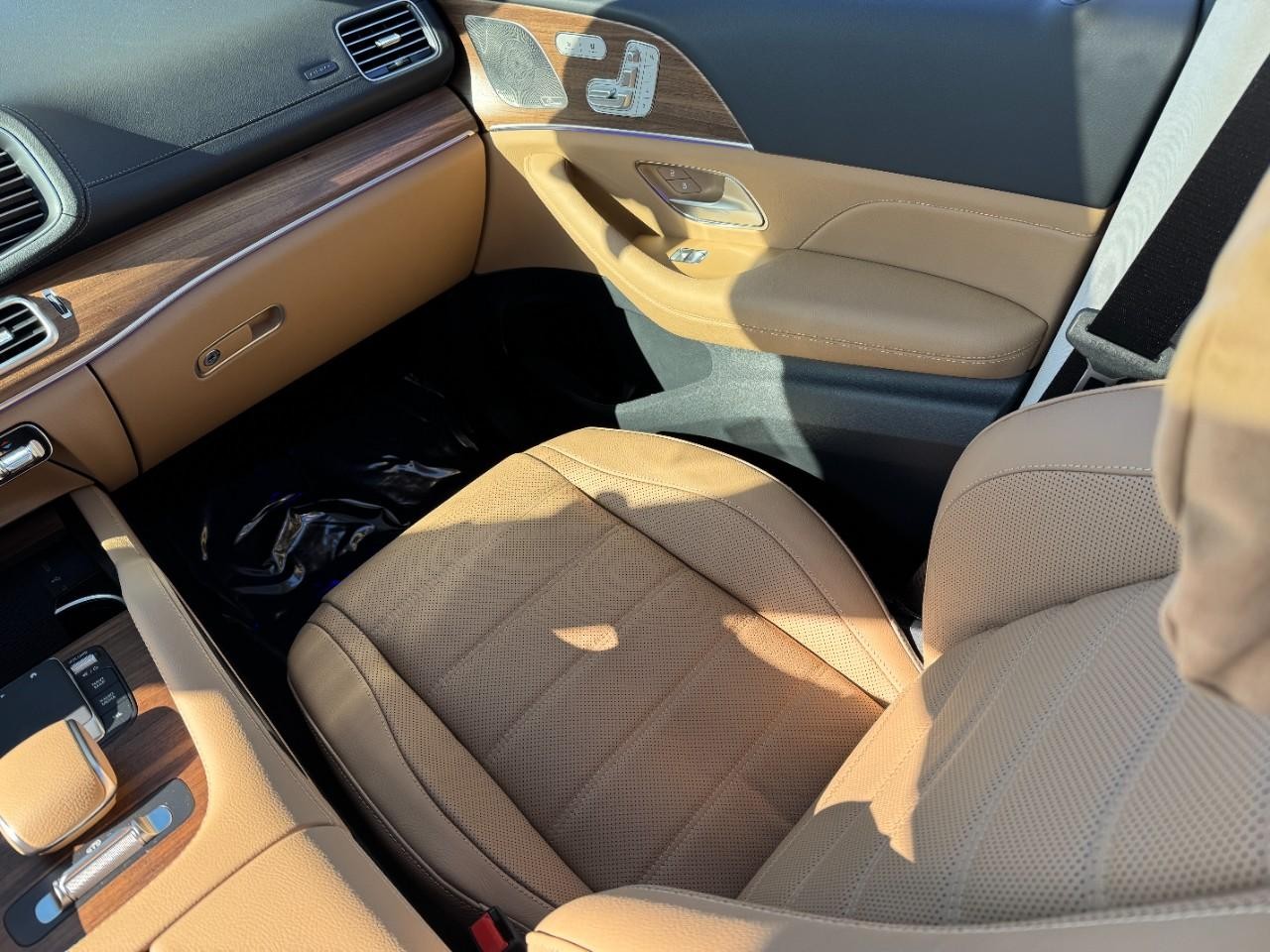 Mercedes-Benz GLS Vehicle Full-screen Gallery Image 20