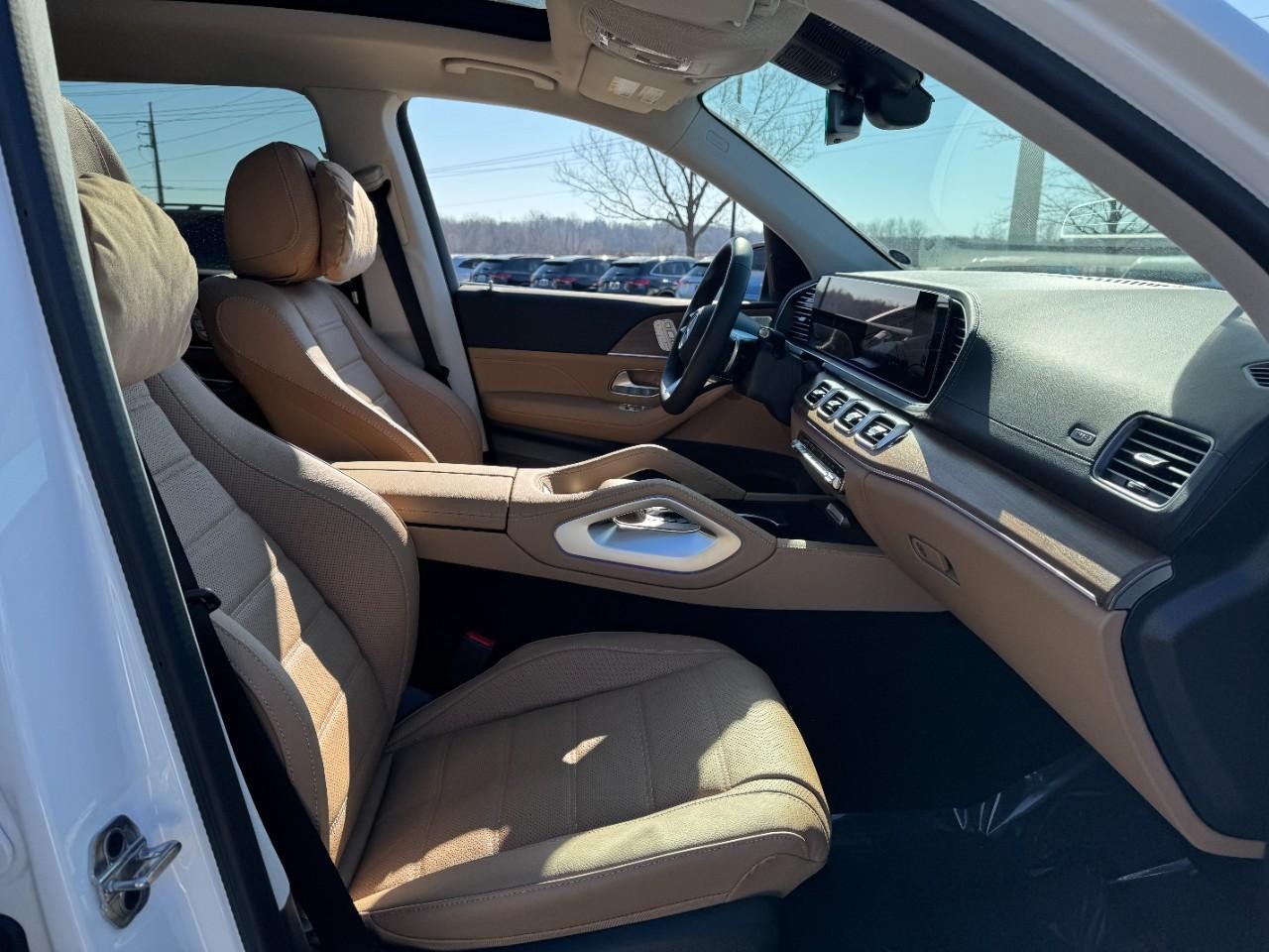 Mercedes-Benz GLS Vehicle Full-screen Gallery Image 21