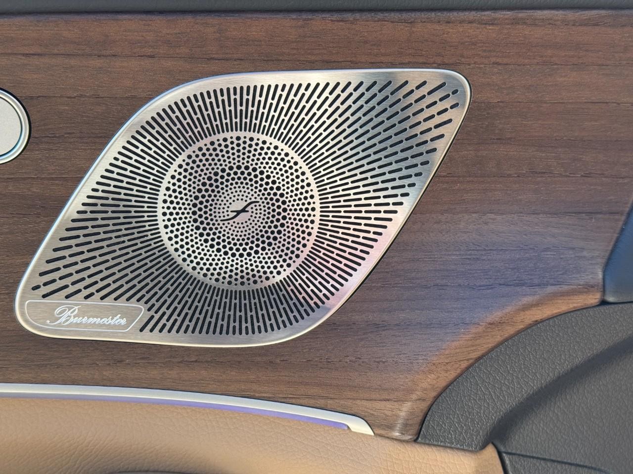 Mercedes-Benz GLS Vehicle Full-screen Gallery Image 26