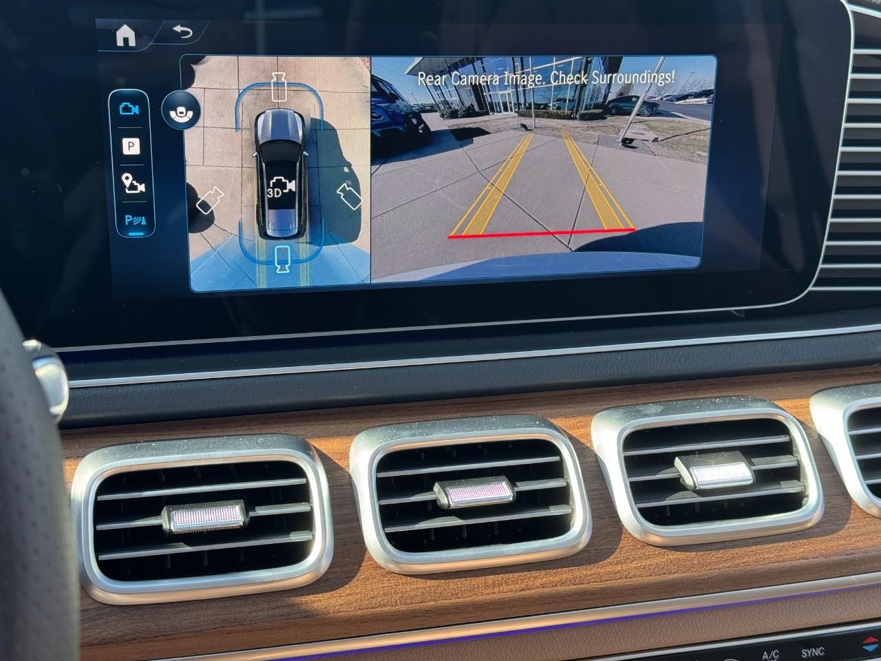 Mercedes-Benz GLS Vehicle Full-screen Gallery Image 37