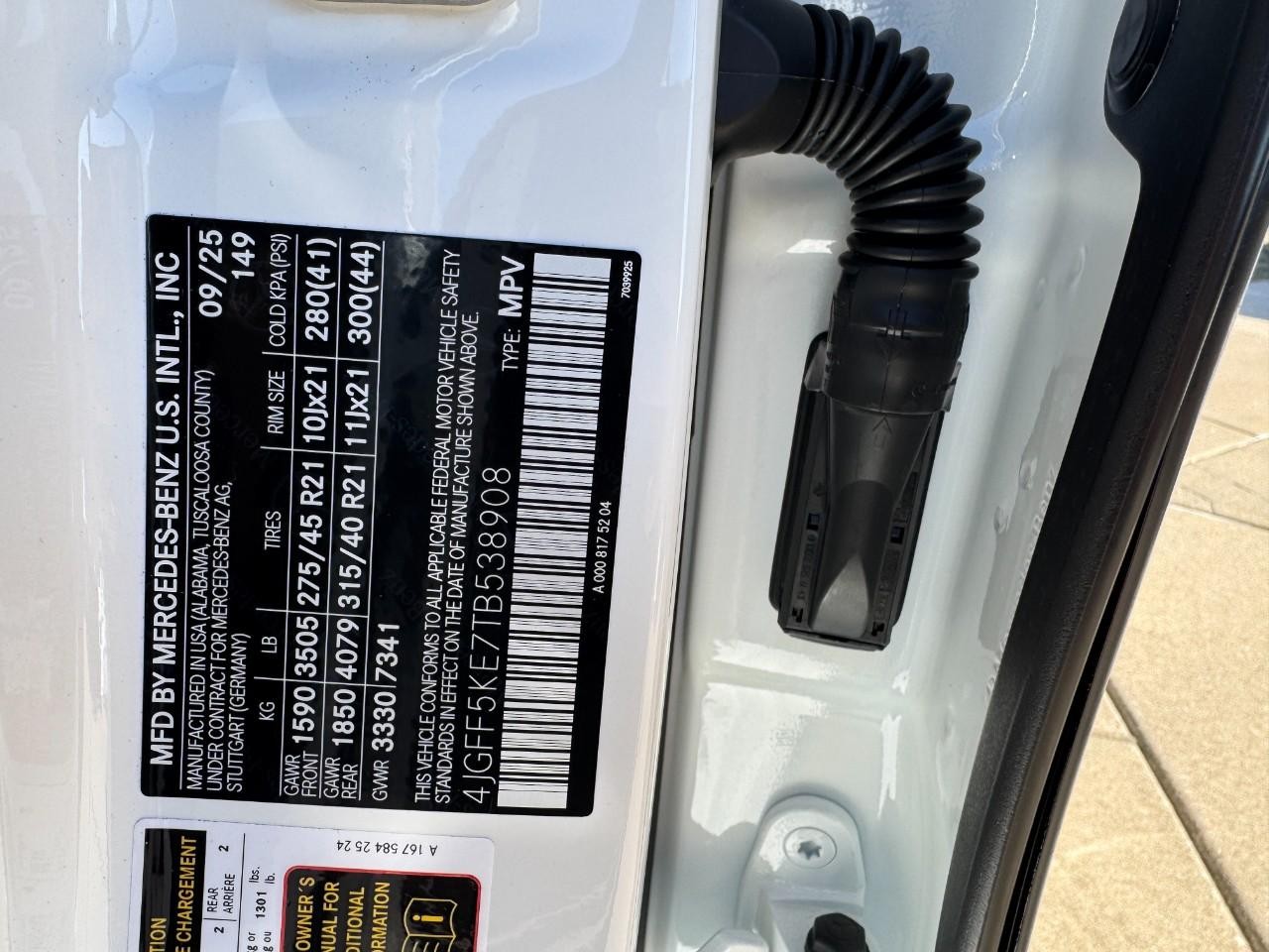 Mercedes-Benz GLS Vehicle Full-screen Gallery Image 38