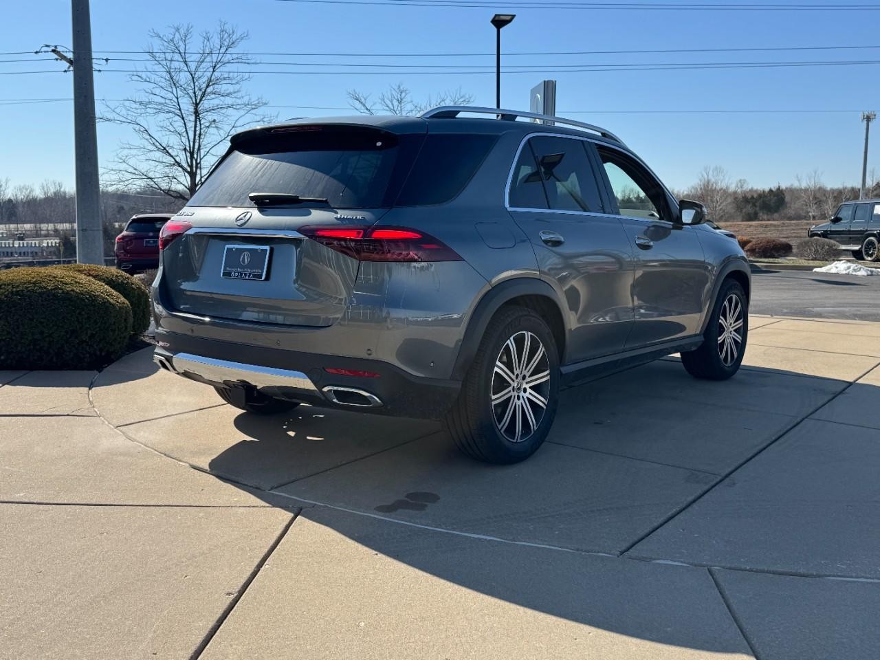 Mercedes-Benz GLE Vehicle Full-screen Gallery Image 4