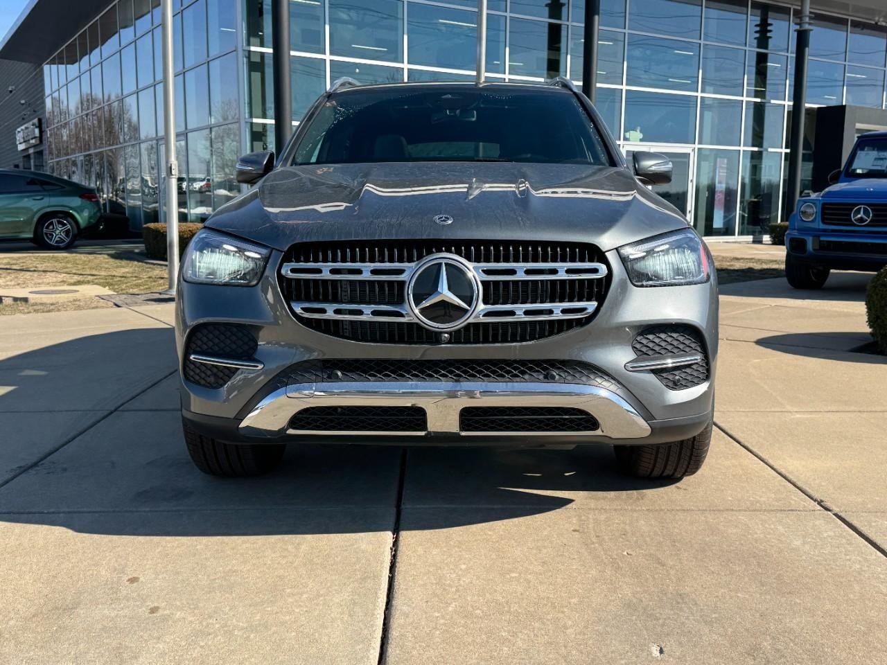 Mercedes-Benz GLE Vehicle Full-screen Gallery Image 7