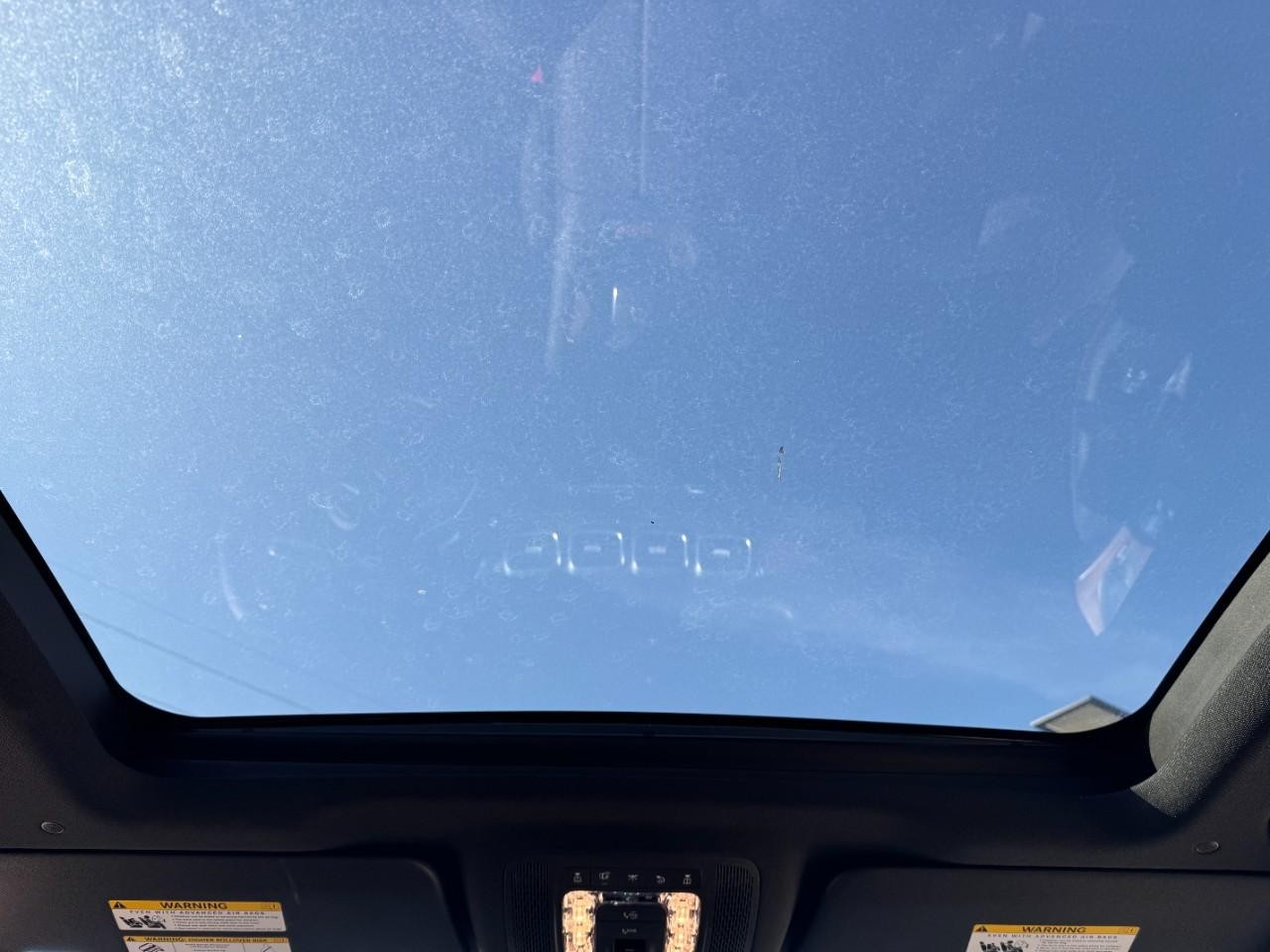 Mercedes-Benz GLE Vehicle Full-screen Gallery Image 11