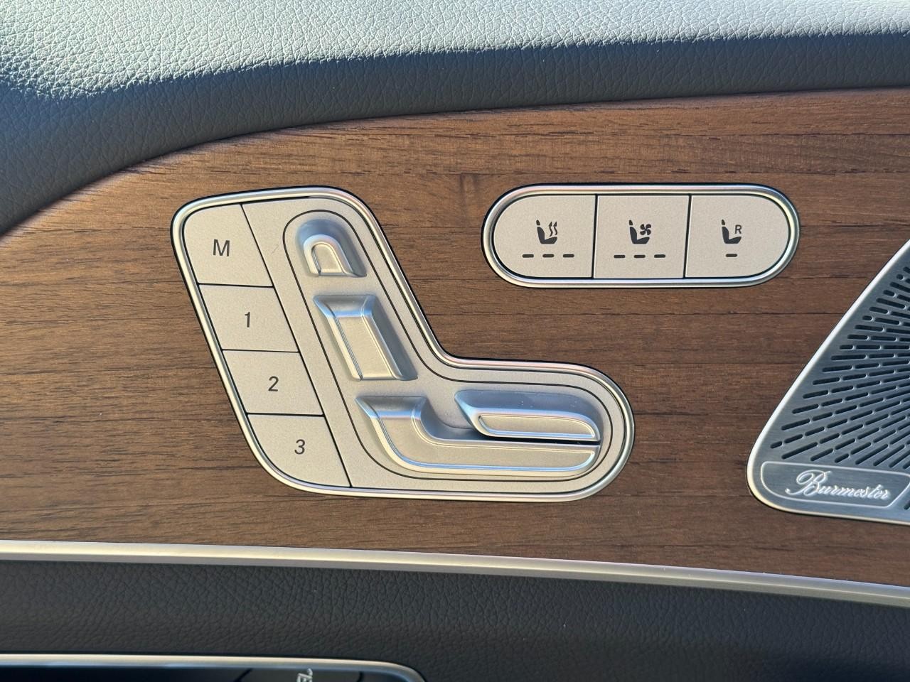 Mercedes-Benz GLE Vehicle Full-screen Gallery Image 25