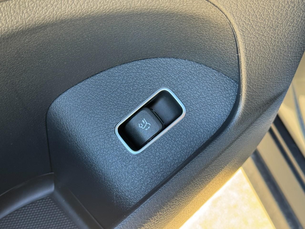 Mercedes-Benz GLE Vehicle Full-screen Gallery Image 28