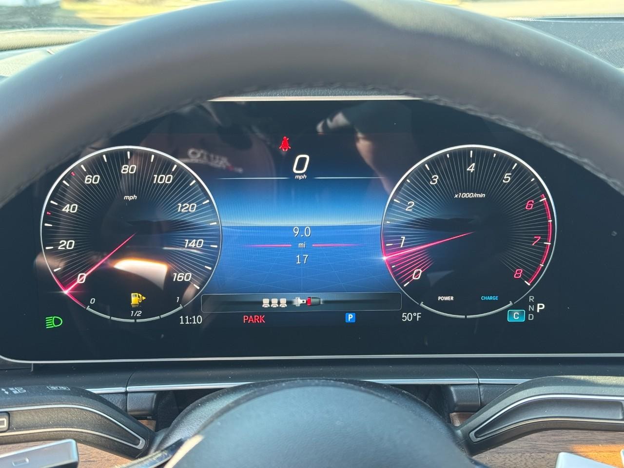 Mercedes-Benz GLE Vehicle Full-screen Gallery Image 35