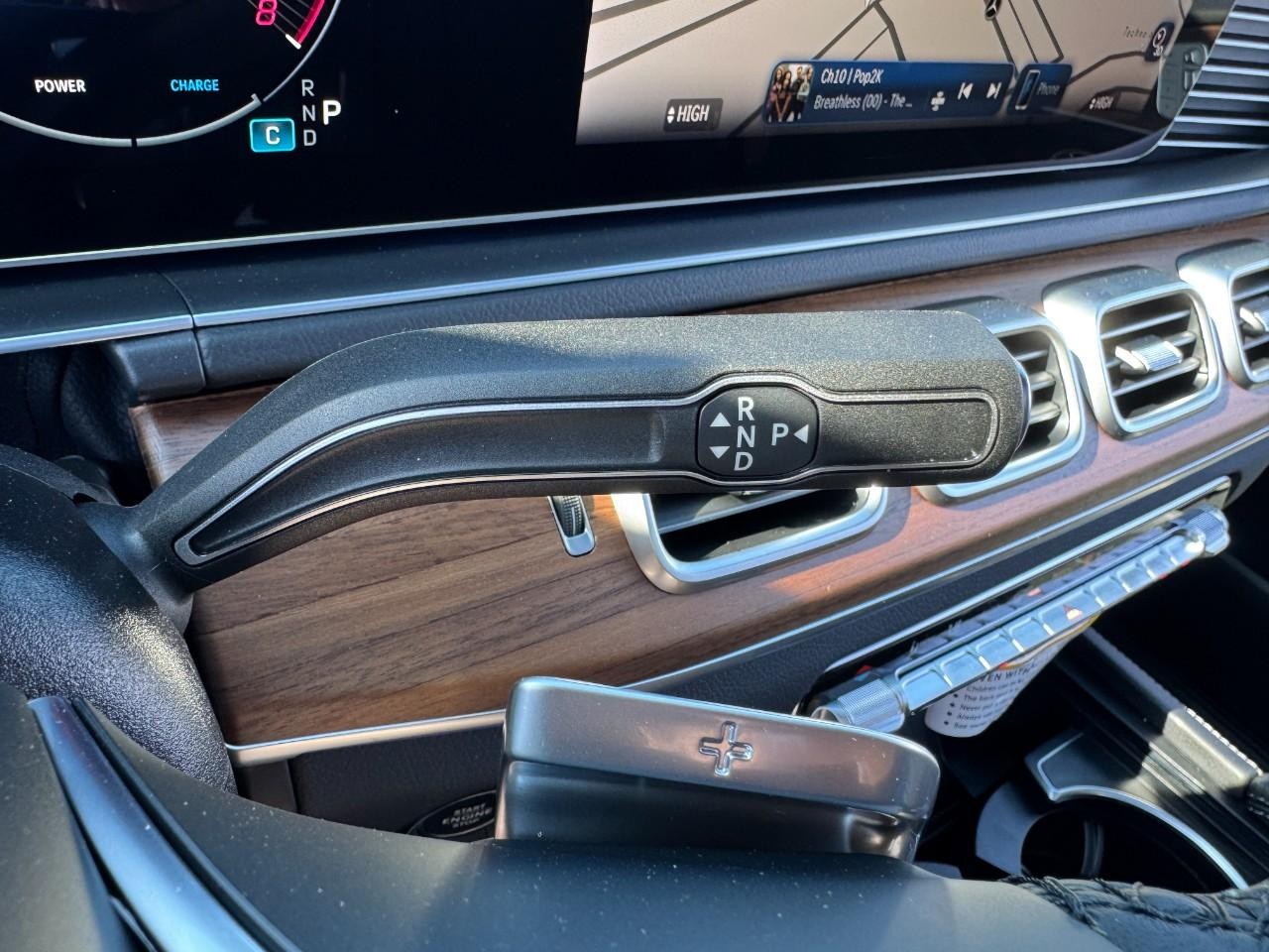 Mercedes-Benz GLE Vehicle Full-screen Gallery Image 36