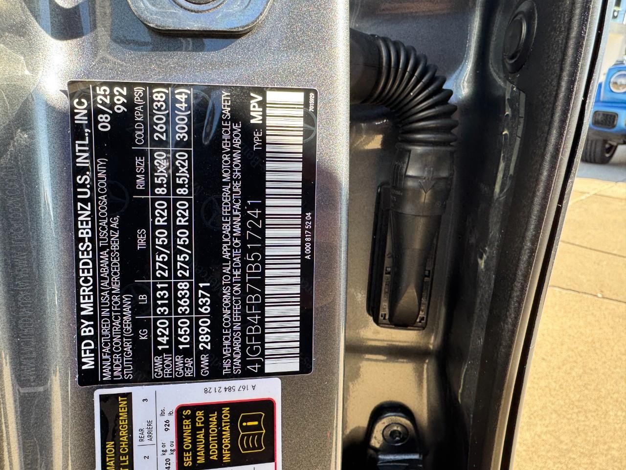 Mercedes-Benz GLE Vehicle Full-screen Gallery Image 38