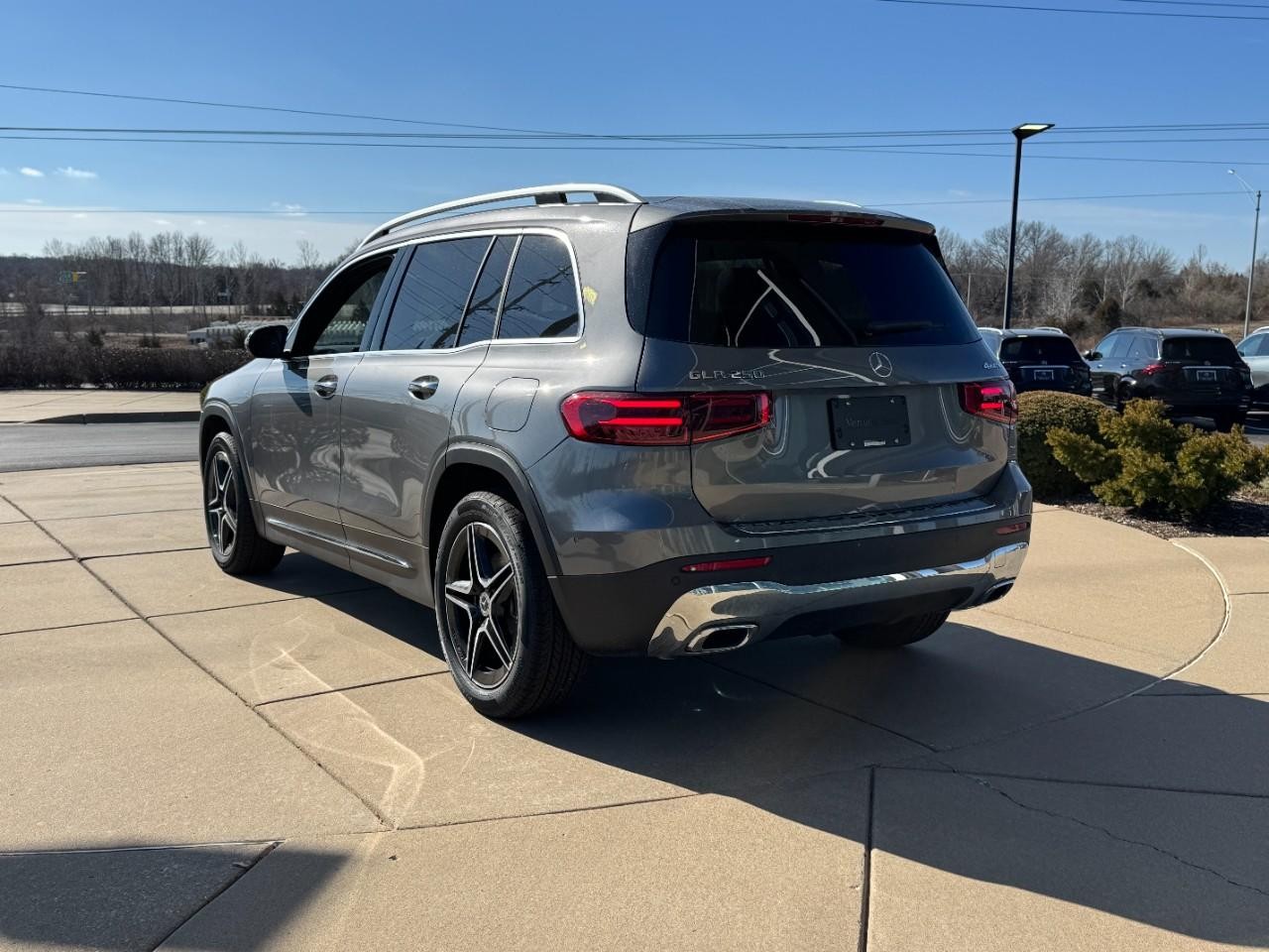 Mercedes-Benz GLB Vehicle Full-screen Gallery Image 3