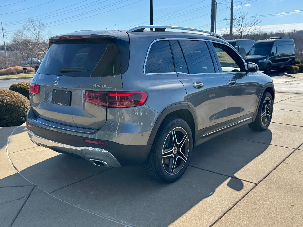 Mercedes-Benz GLB Vehicle Full-screen Gallery Image 4