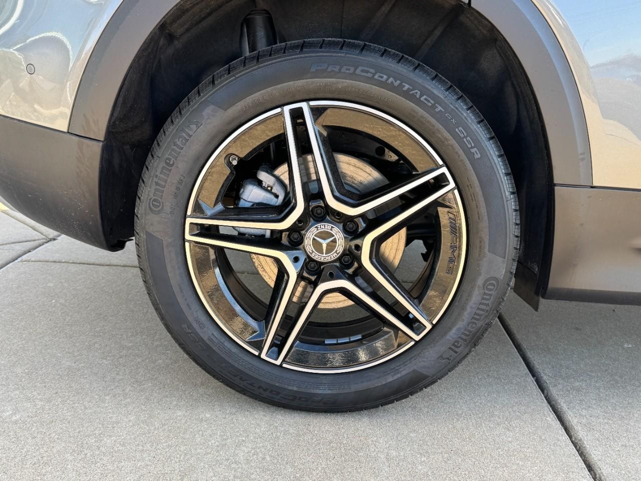 Mercedes-Benz GLB Vehicle Full-screen Gallery Image 5