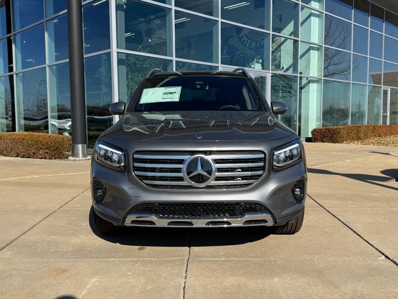 Mercedes-Benz GLB Vehicle Full-screen Gallery Image 7