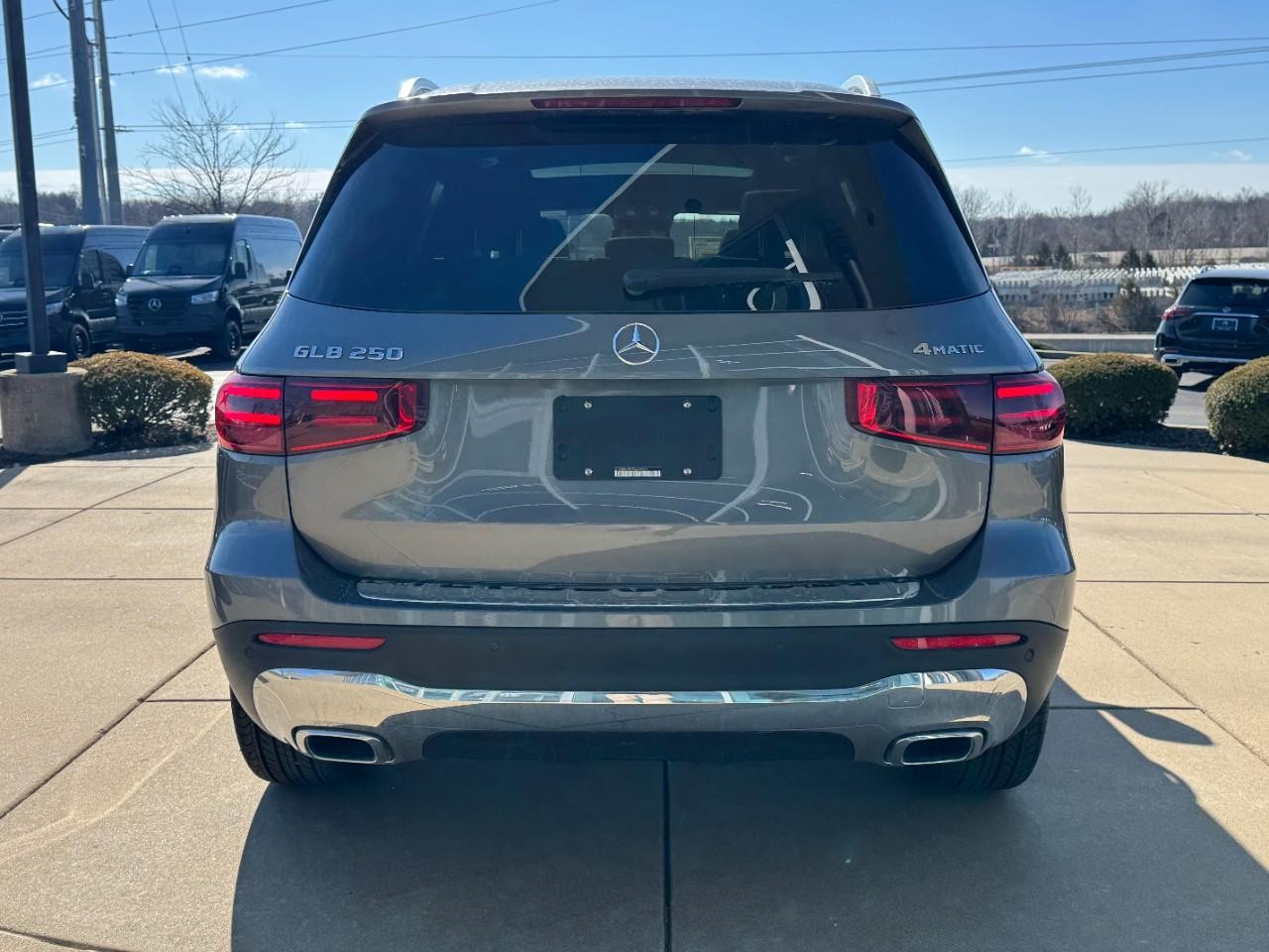 Mercedes-Benz GLB Vehicle Full-screen Gallery Image 9