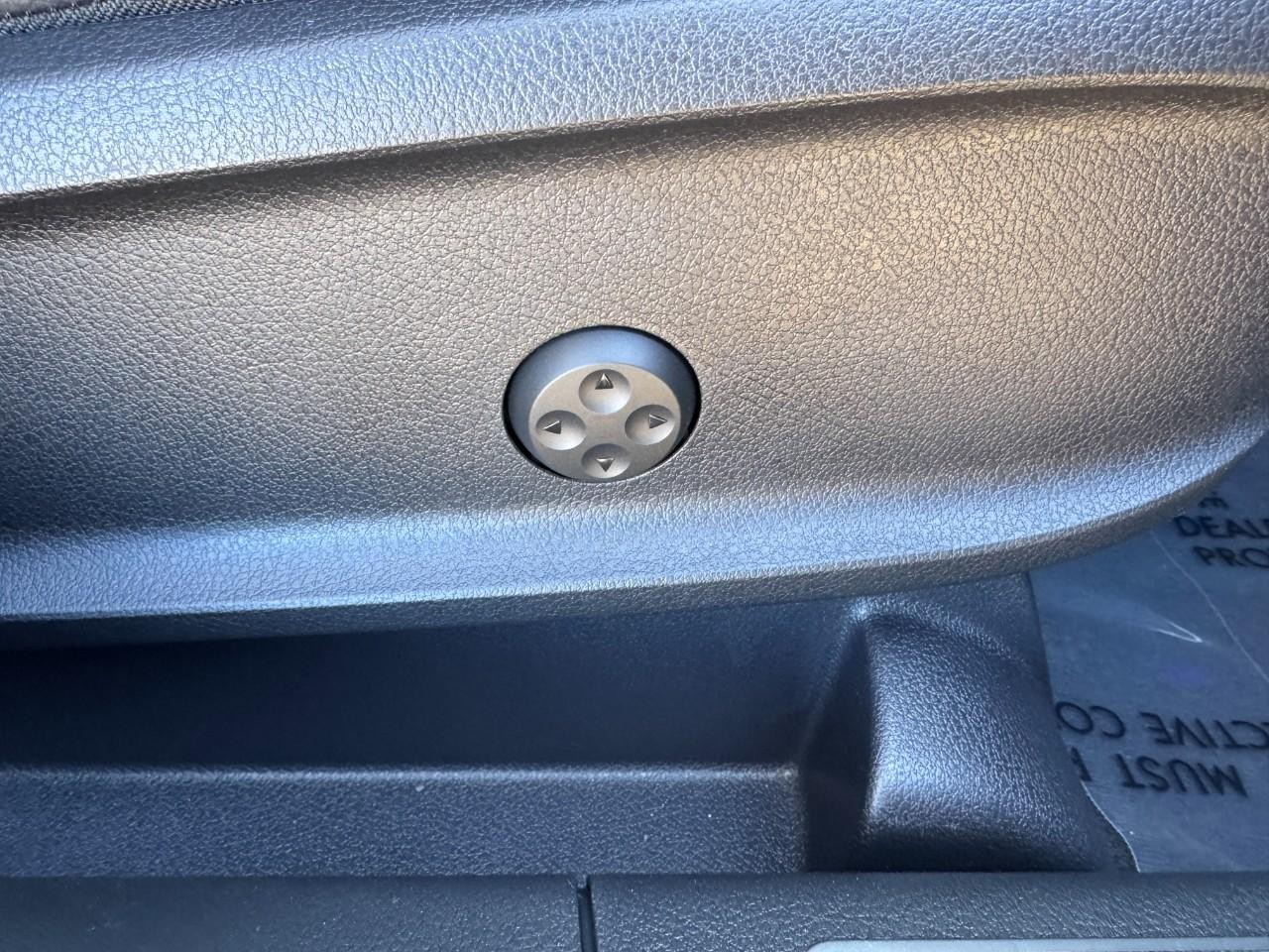 Mercedes-Benz GLB Vehicle Full-screen Gallery Image 18