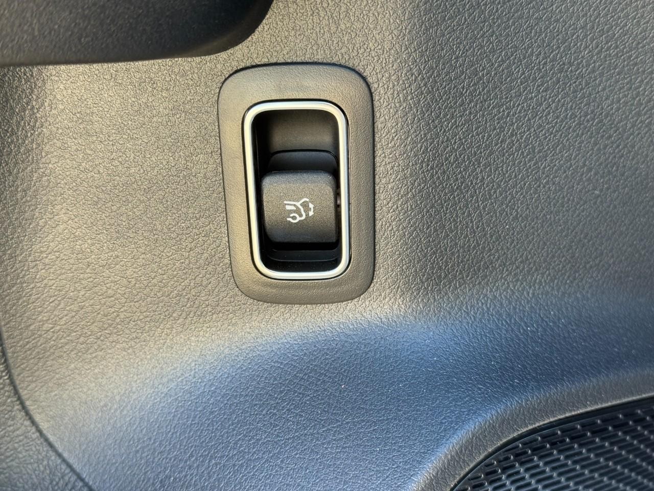 Mercedes-Benz GLB Vehicle Full-screen Gallery Image 25