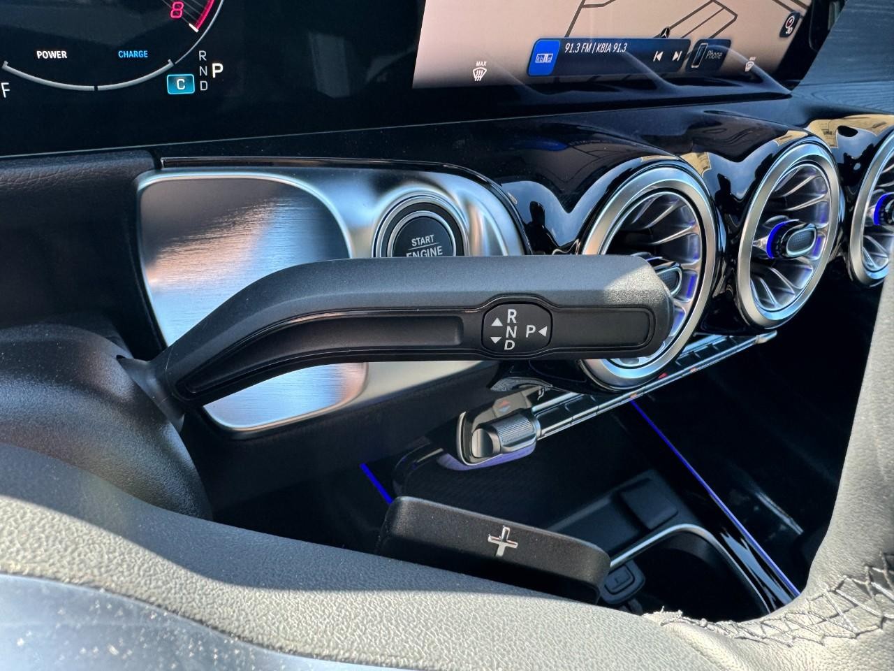 Mercedes-Benz GLB Vehicle Full-screen Gallery Image 33