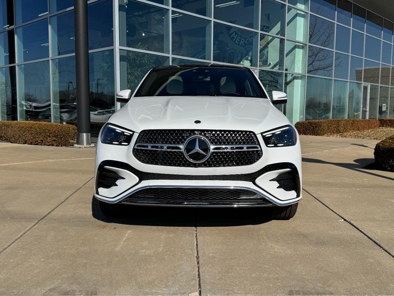 Mercedes-Benz GLE Vehicle Full-screen Gallery Image 7