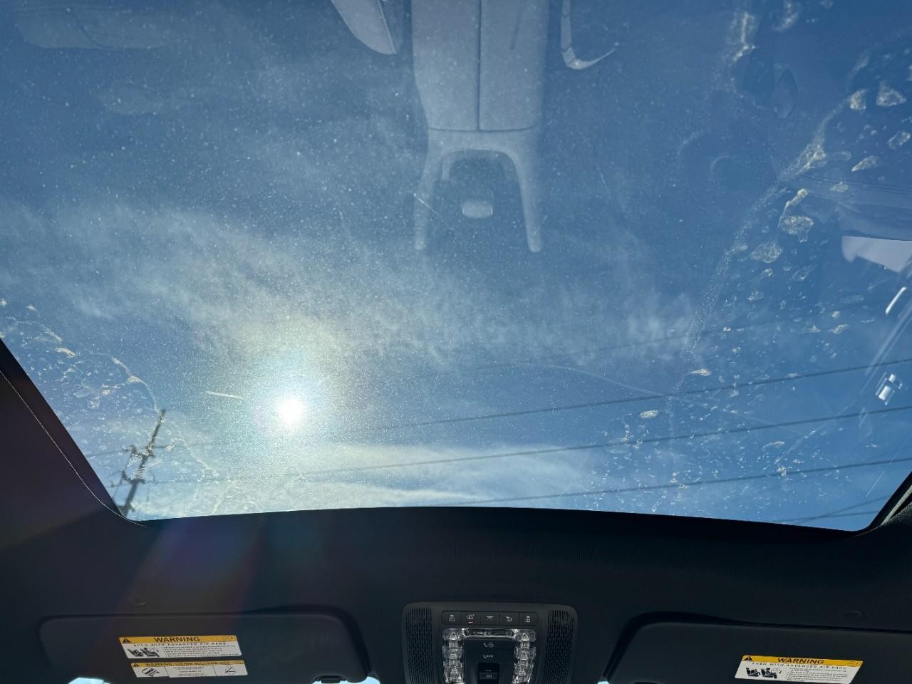 Mercedes-Benz GLE Vehicle Full-screen Gallery Image 12