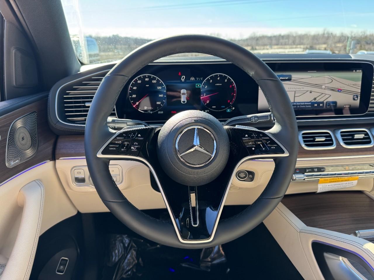 Mercedes-Benz GLE Vehicle Full-screen Gallery Image 14