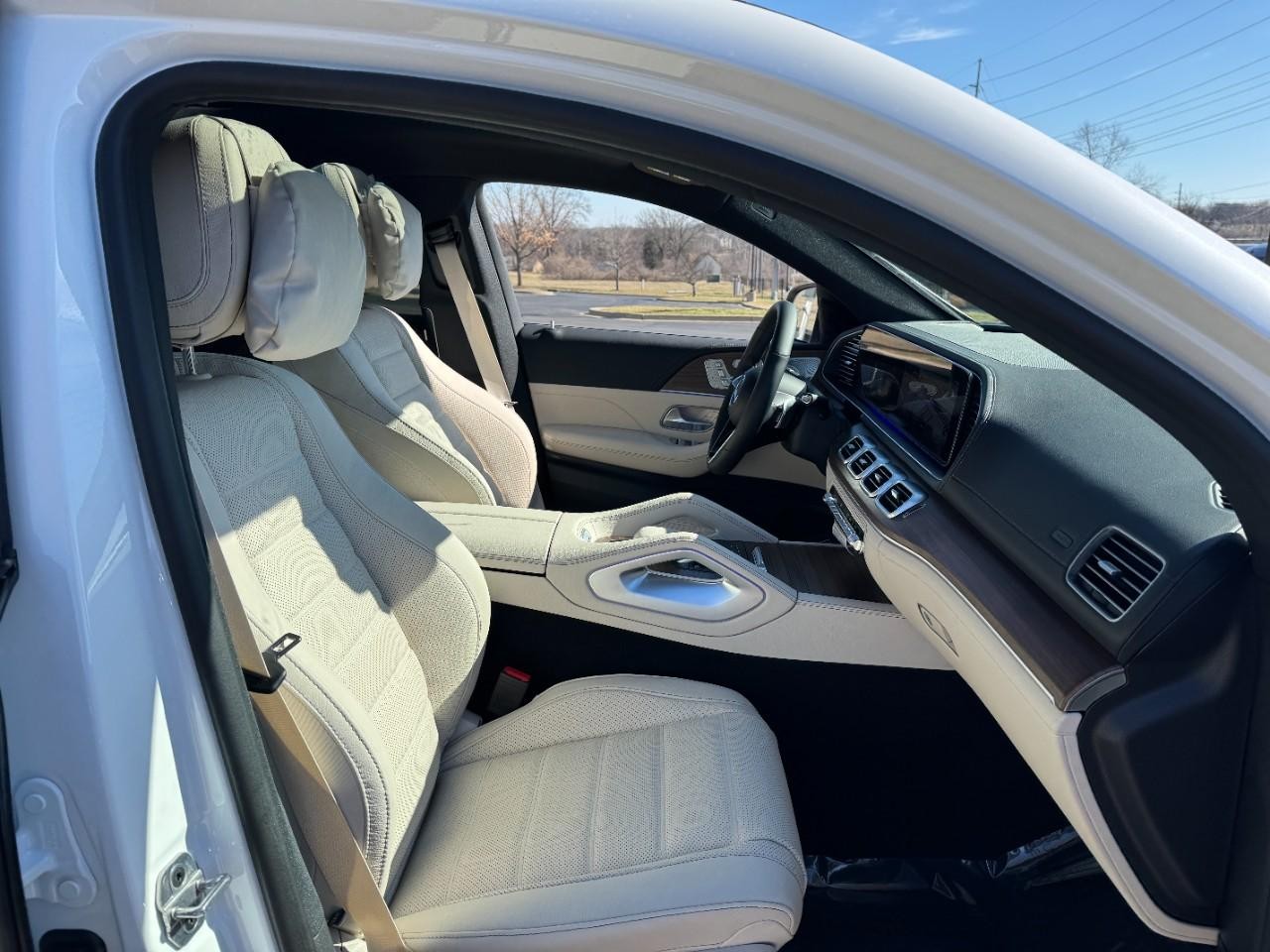 Mercedes-Benz GLE Vehicle Full-screen Gallery Image 19