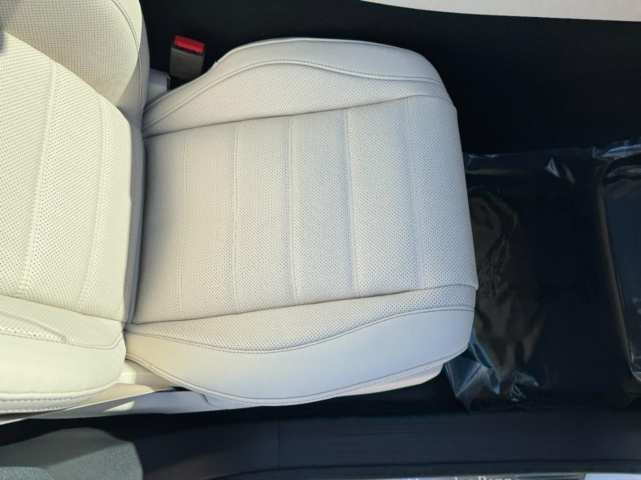 Mercedes-Benz GLE Vehicle Full-screen Gallery Image 20