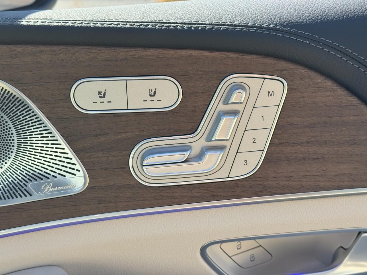 Mercedes-Benz GLE Vehicle Full-screen Gallery Image 21