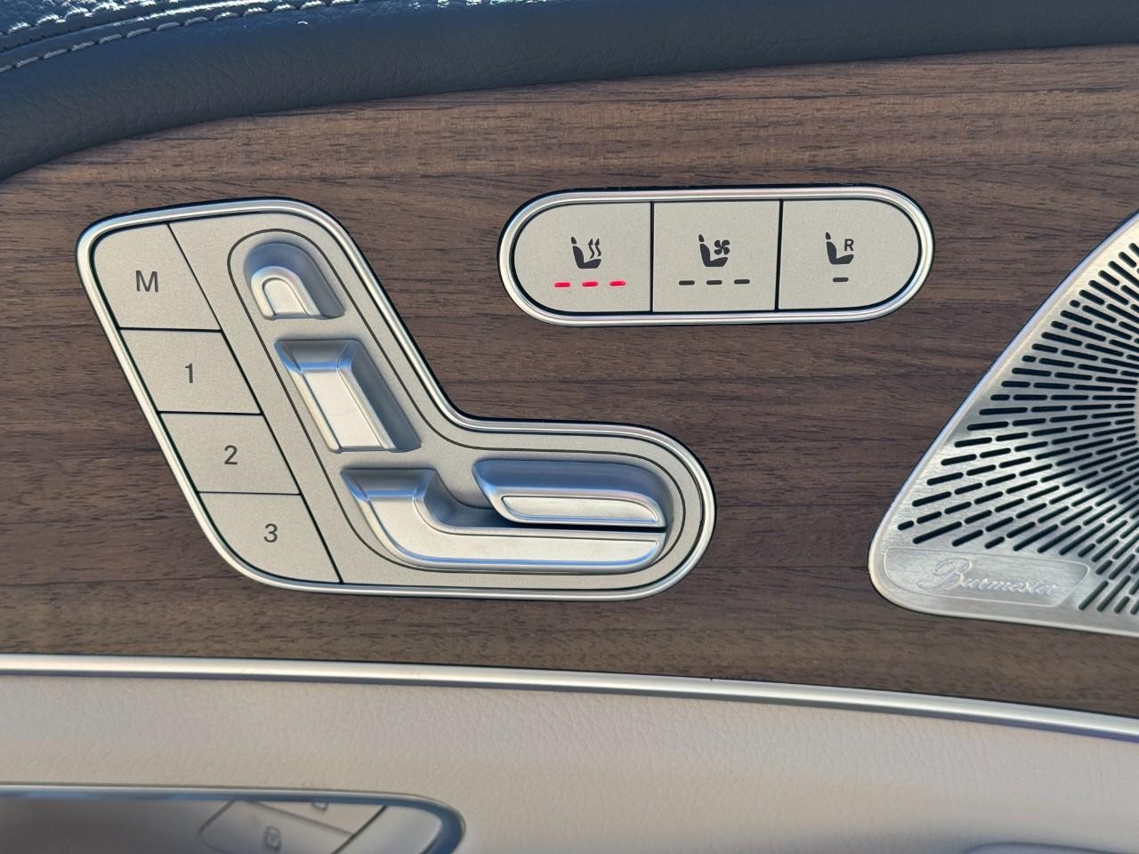 Mercedes-Benz GLE Vehicle Full-screen Gallery Image 25