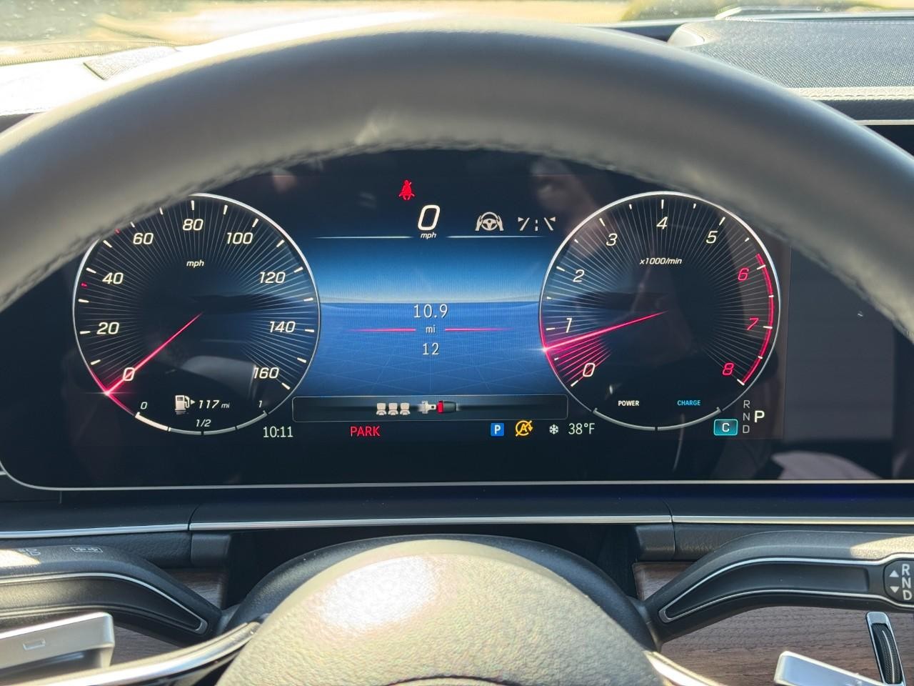 Mercedes-Benz GLE Vehicle Full-screen Gallery Image 34