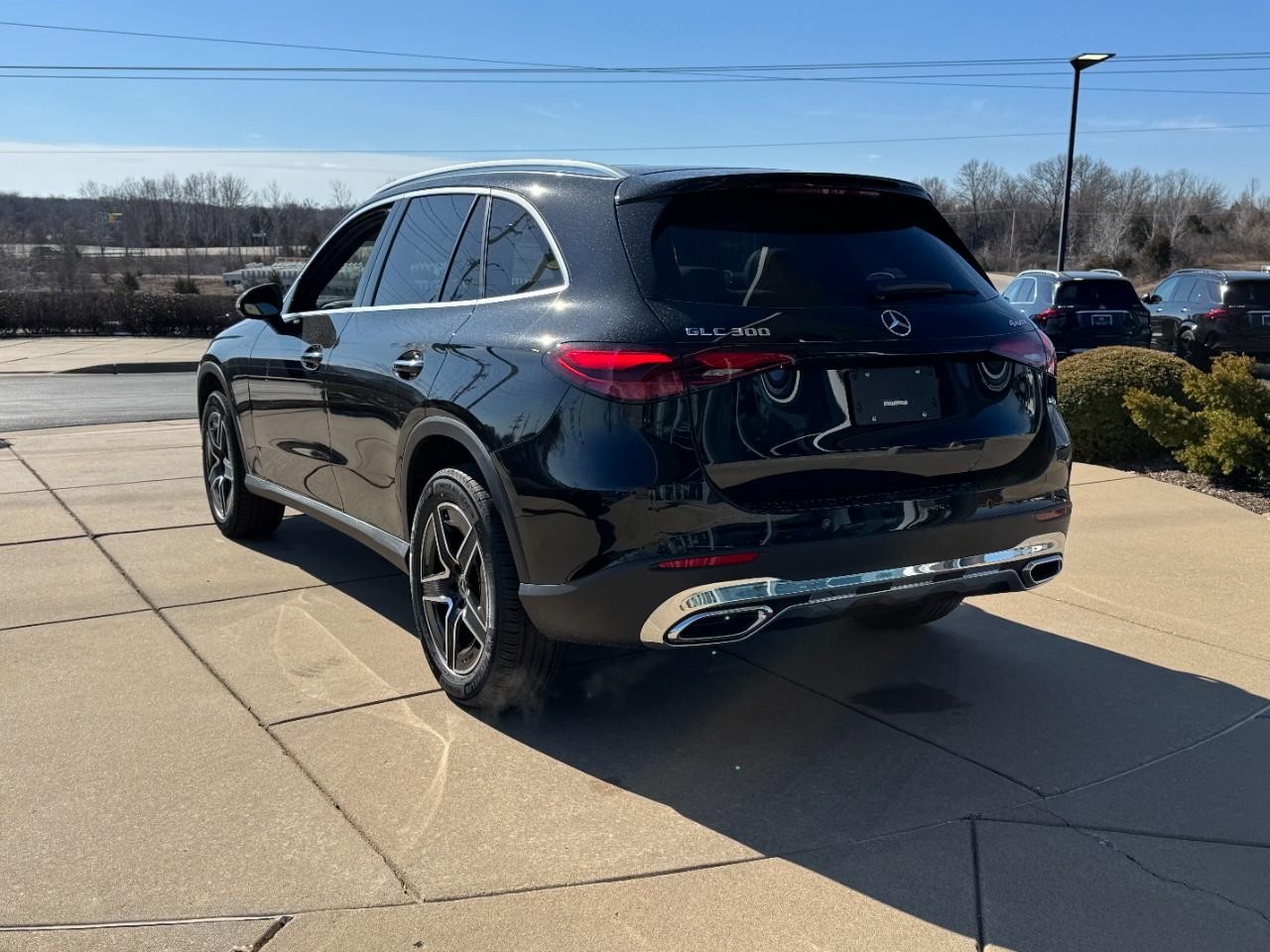 Mercedes-Benz GLC Vehicle Full-screen Gallery Image 3
