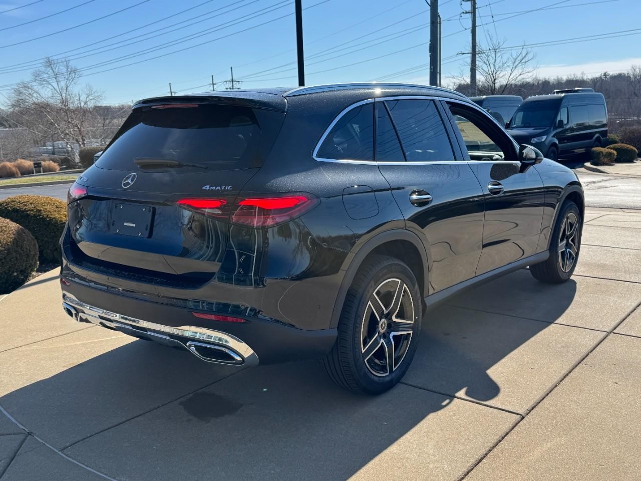 Mercedes-Benz GLC Vehicle Full-screen Gallery Image 4