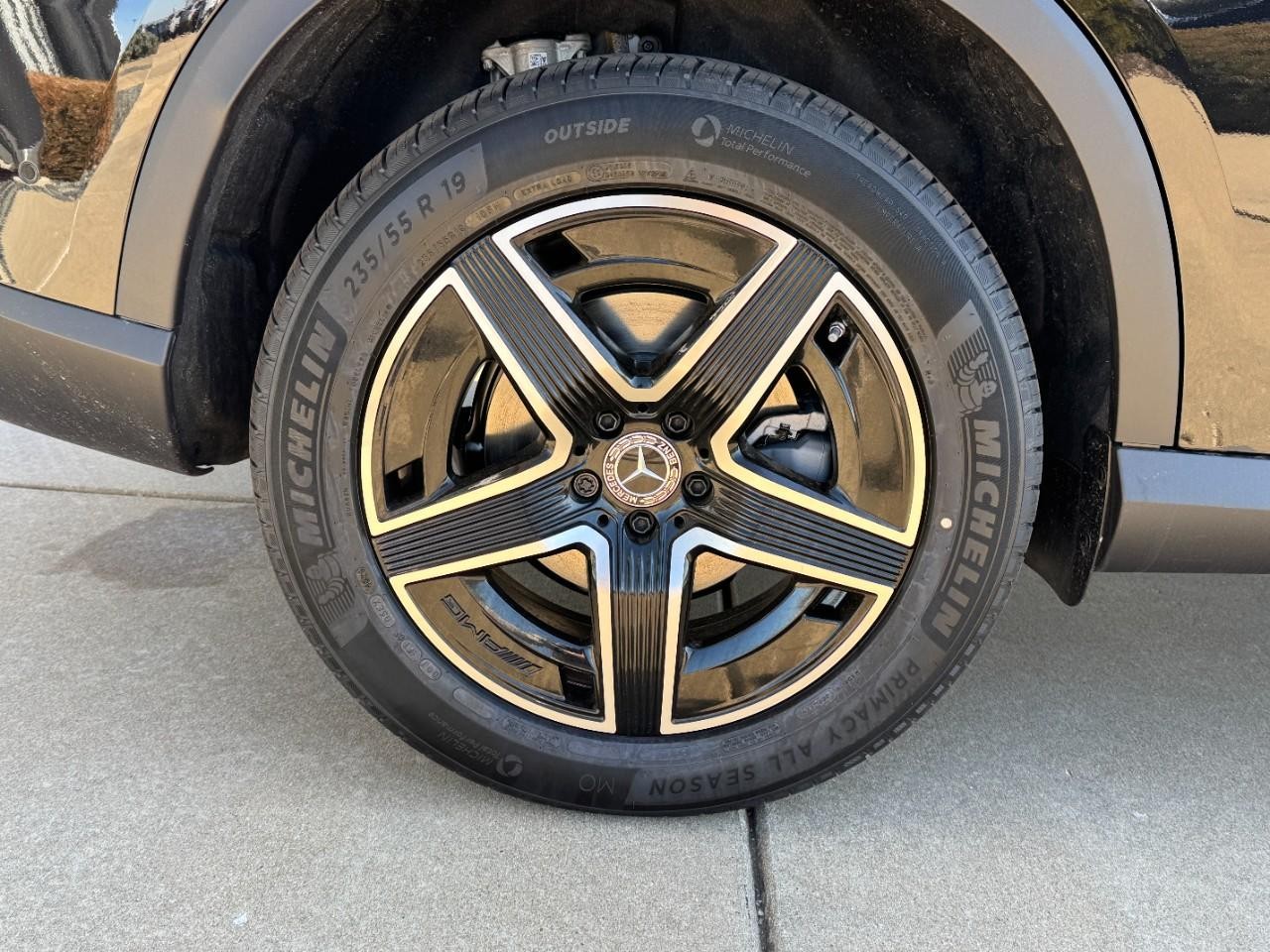 Mercedes-Benz GLC Vehicle Full-screen Gallery Image 5