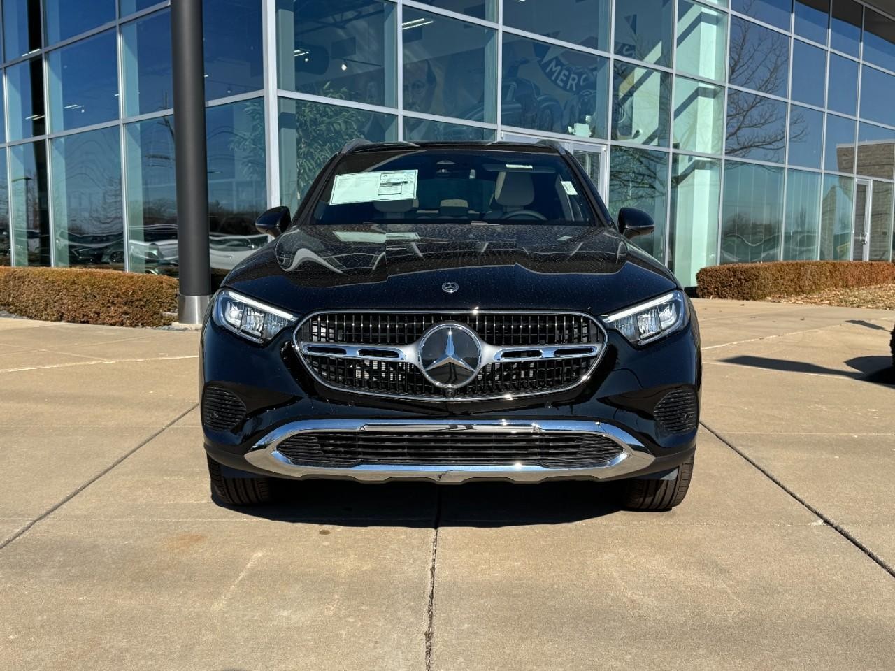 Mercedes-Benz GLC Vehicle Full-screen Gallery Image 7