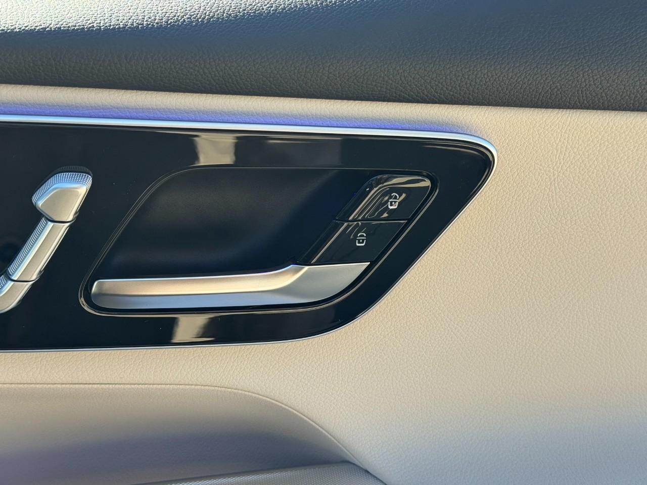 Mercedes-Benz GLC Vehicle Full-screen Gallery Image 20