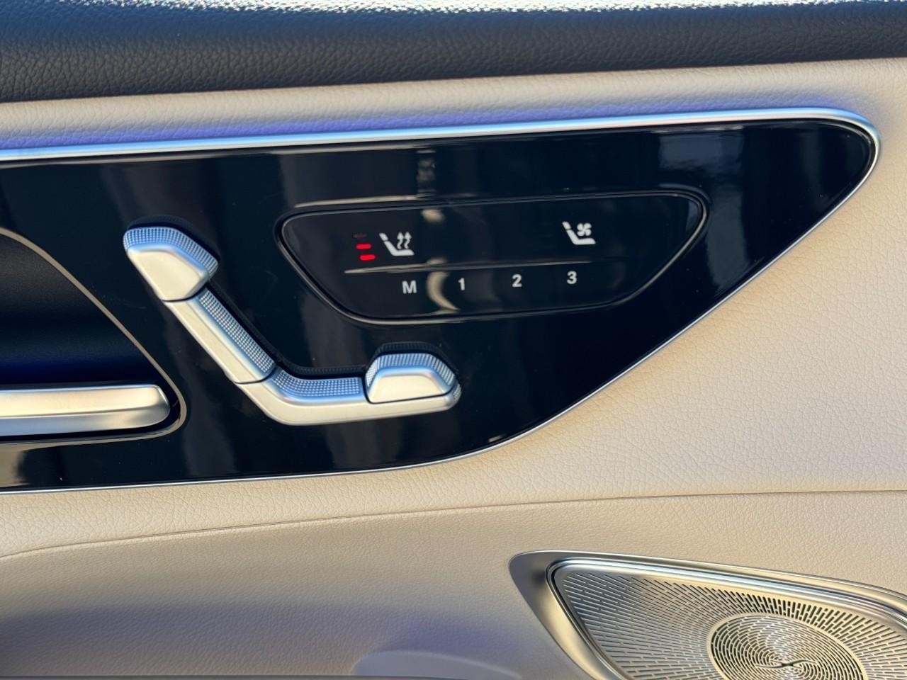 Mercedes-Benz GLC Vehicle Full-screen Gallery Image 22