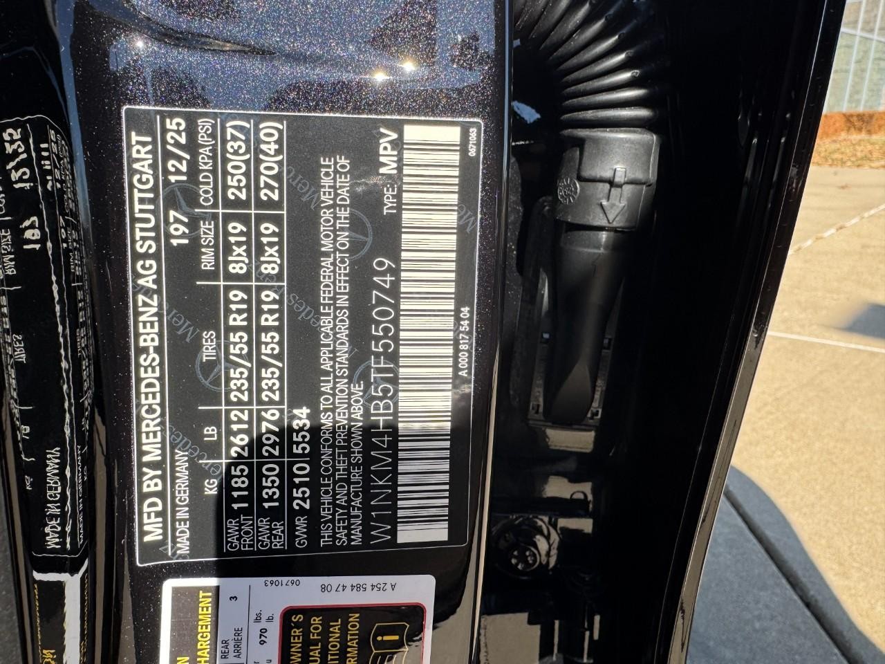 Mercedes-Benz GLC Vehicle Full-screen Gallery Image 30