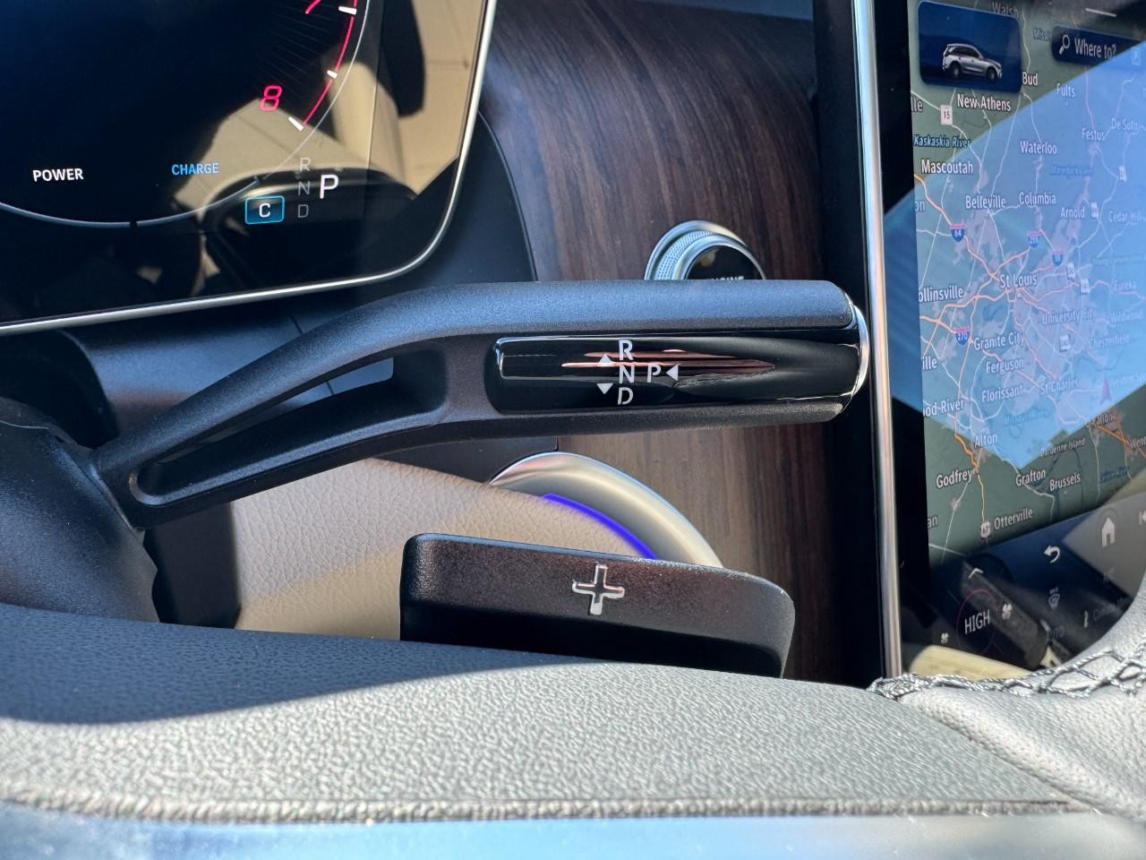 Mercedes-Benz GLC Vehicle Full-screen Gallery Image 35