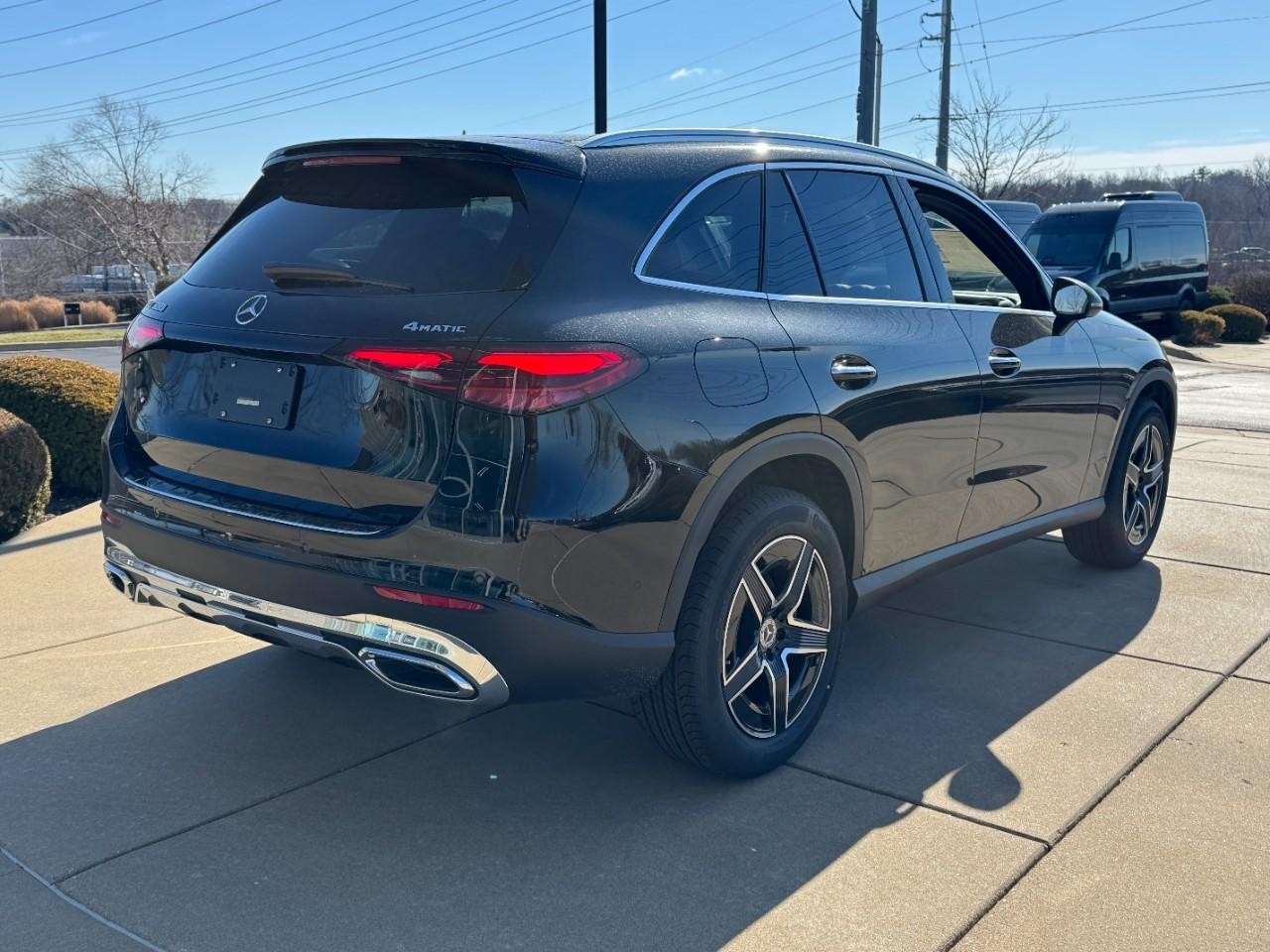 Mercedes-Benz GLC Vehicle Full-screen Gallery Image 4