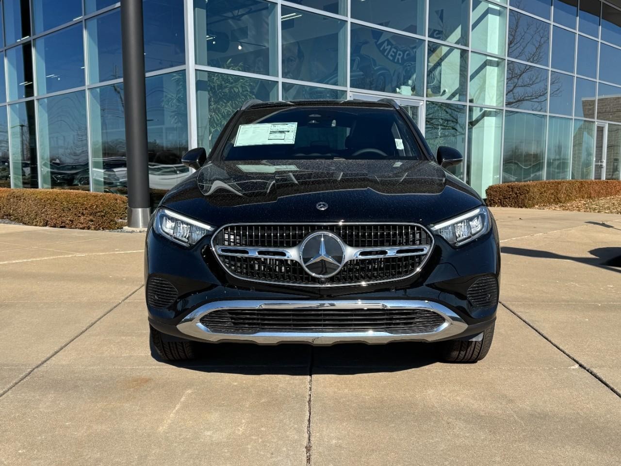 Mercedes-Benz GLC Vehicle Full-screen Gallery Image 7