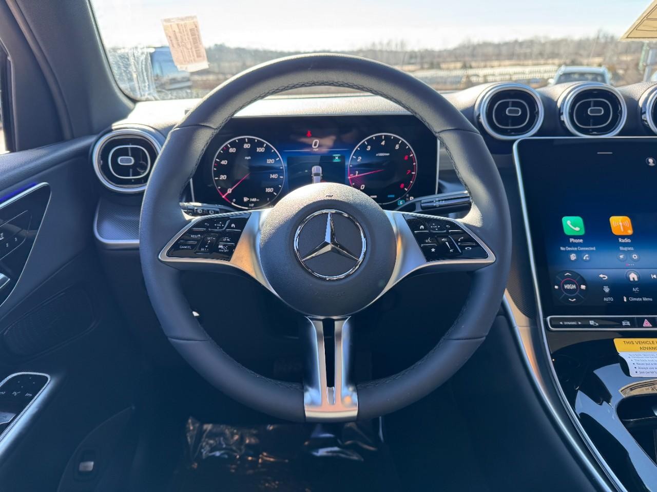 Mercedes-Benz GLC Vehicle Full-screen Gallery Image 13