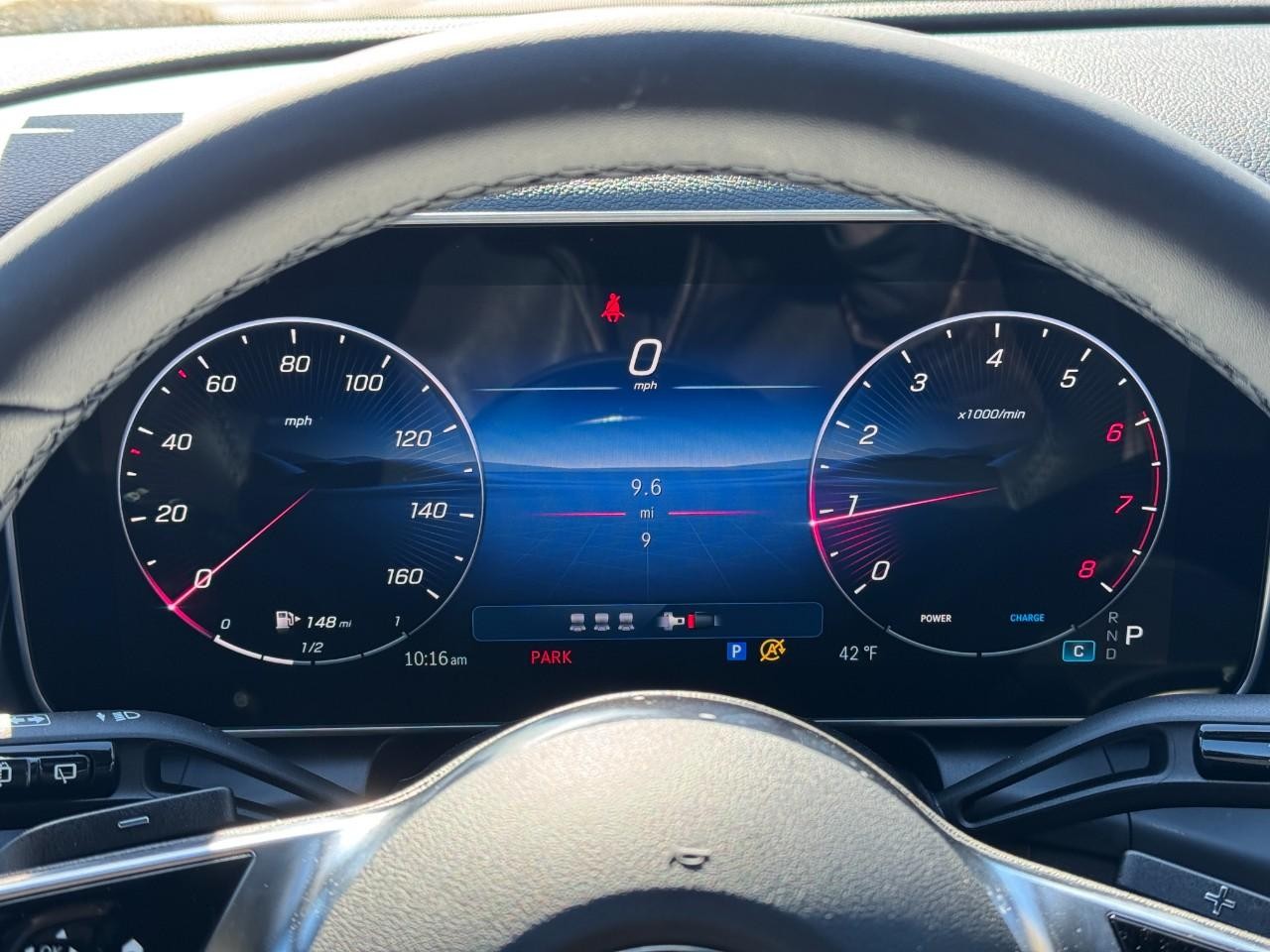 Mercedes-Benz GLC Vehicle Full-screen Gallery Image 32