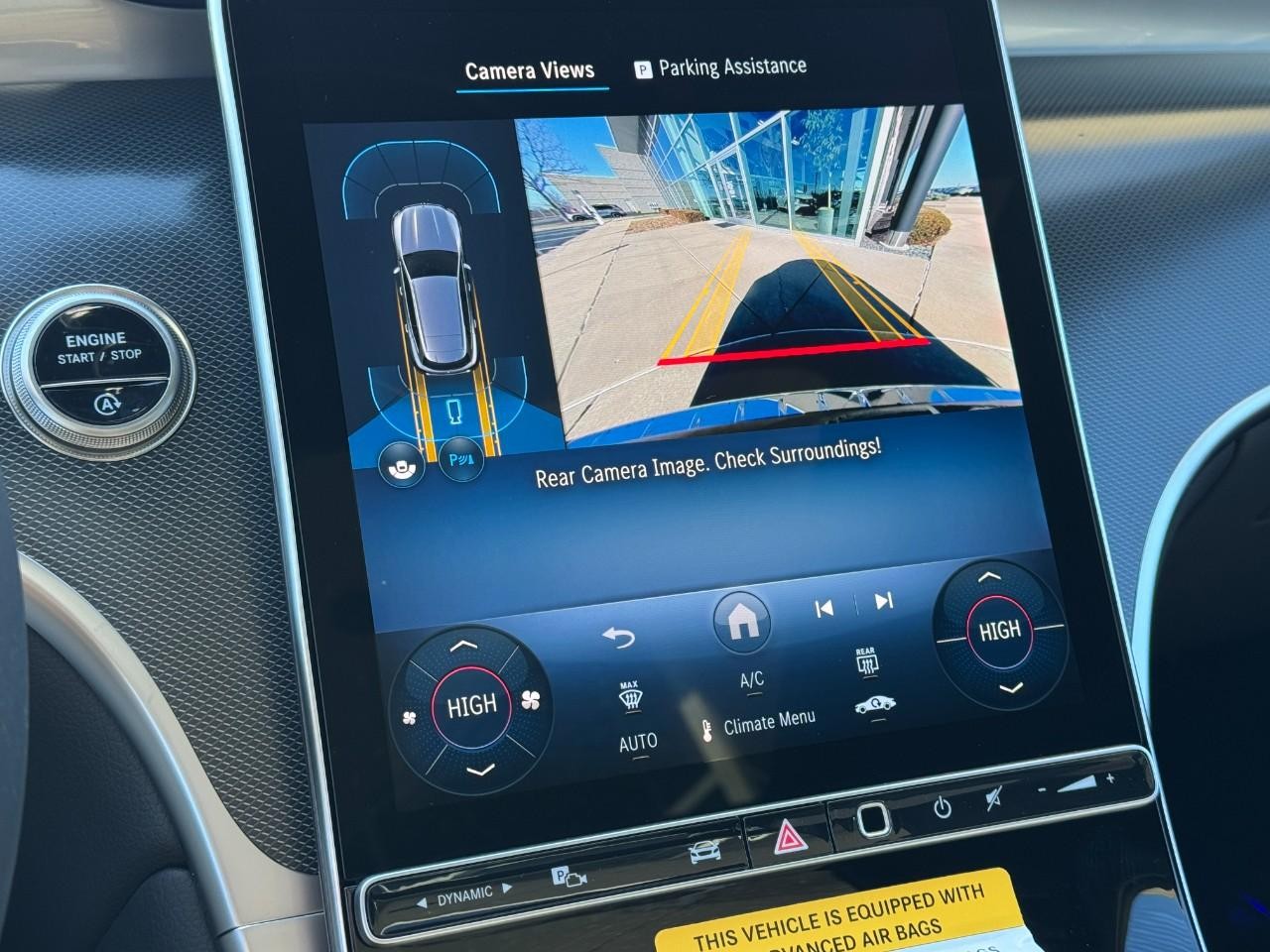 Mercedes-Benz GLC Vehicle Full-screen Gallery Image 34