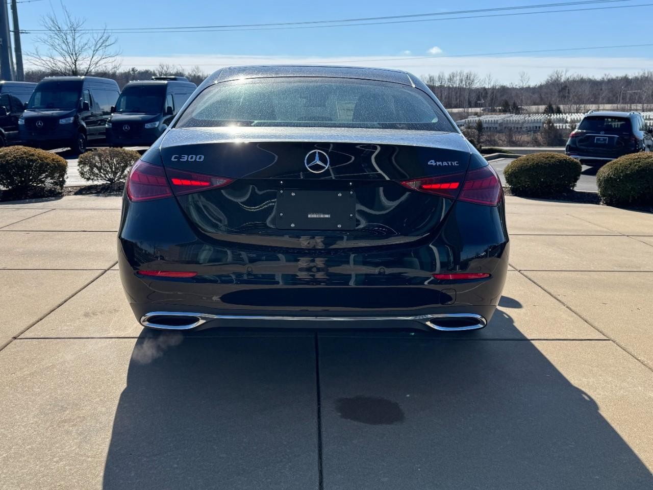 Mercedes-Benz C-Class Vehicle Full-screen Gallery Image 8