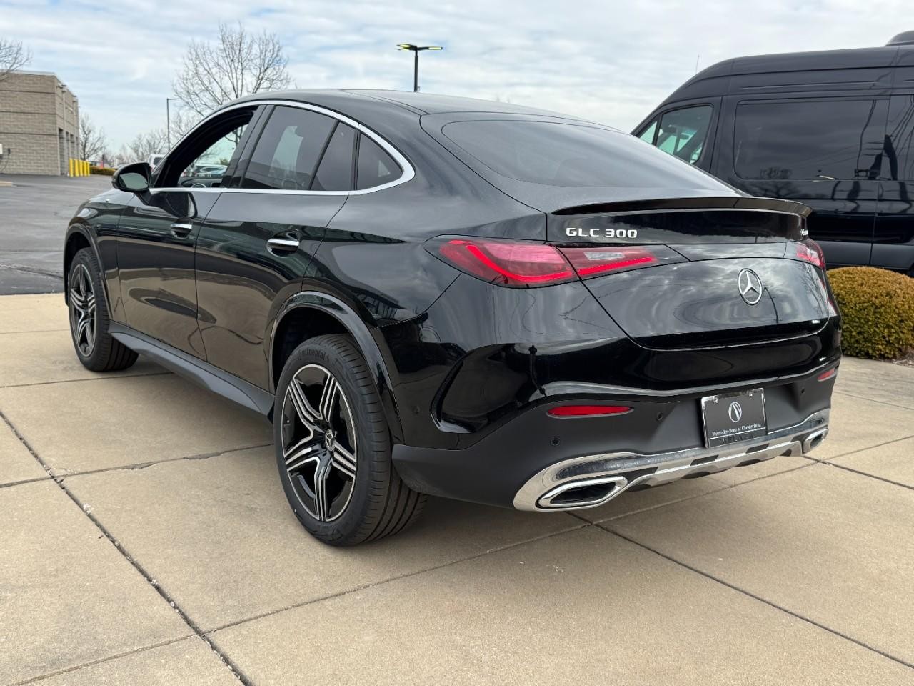 Mercedes-Benz GLC Vehicle Full-screen Gallery Image 3