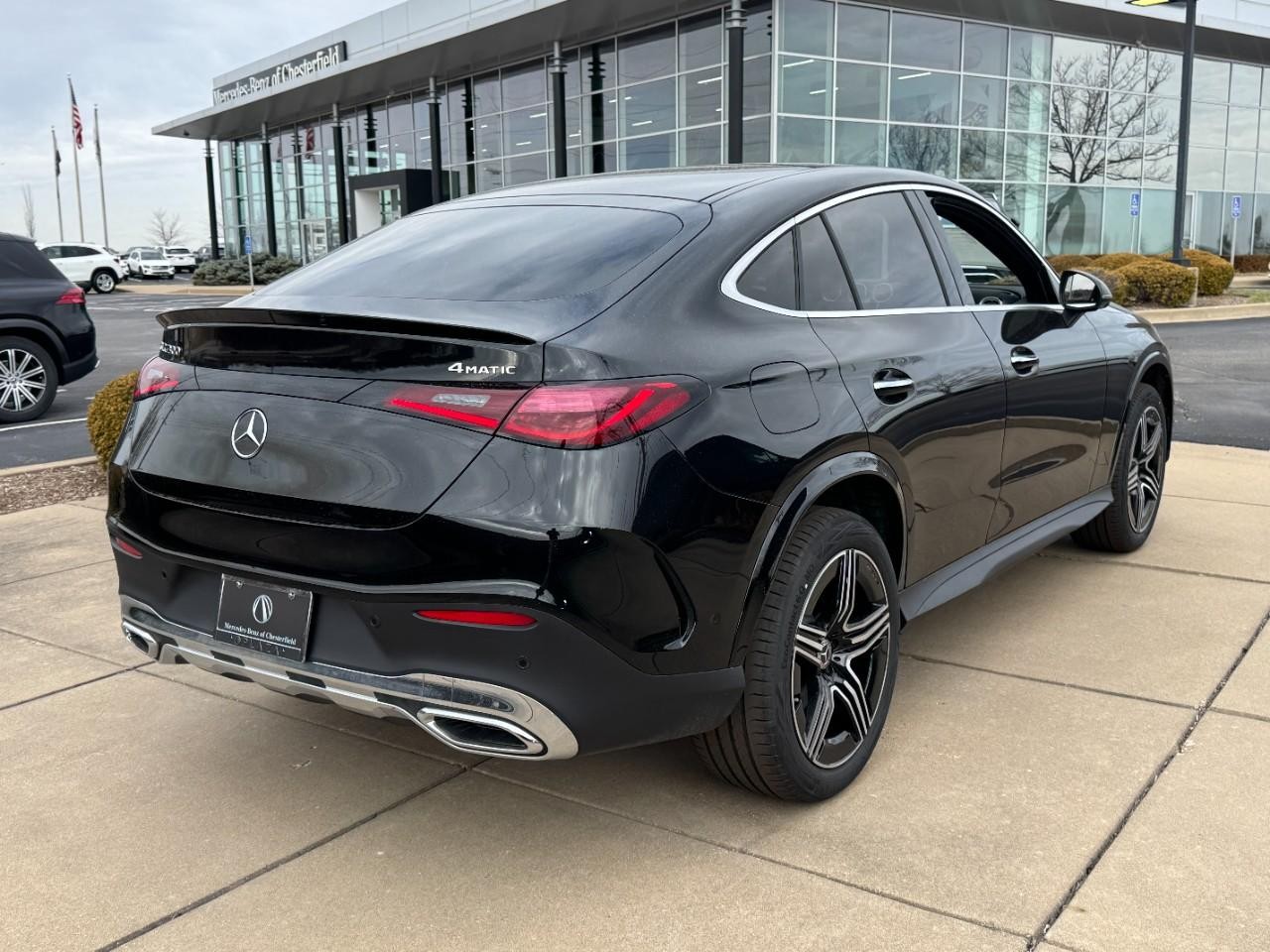 Mercedes-Benz GLC Vehicle Full-screen Gallery Image 4