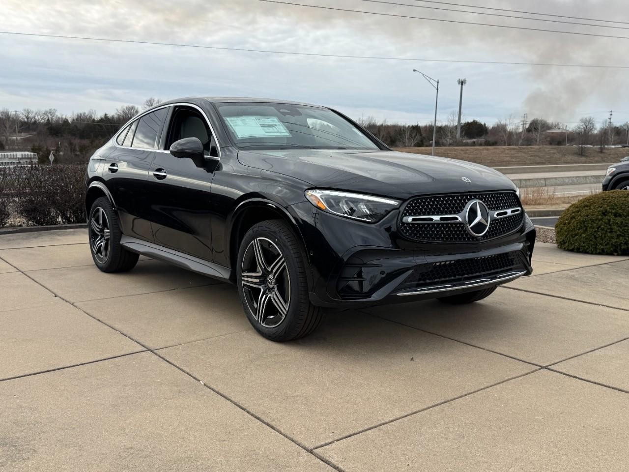 Mercedes-Benz GLC Vehicle Full-screen Gallery Image 6